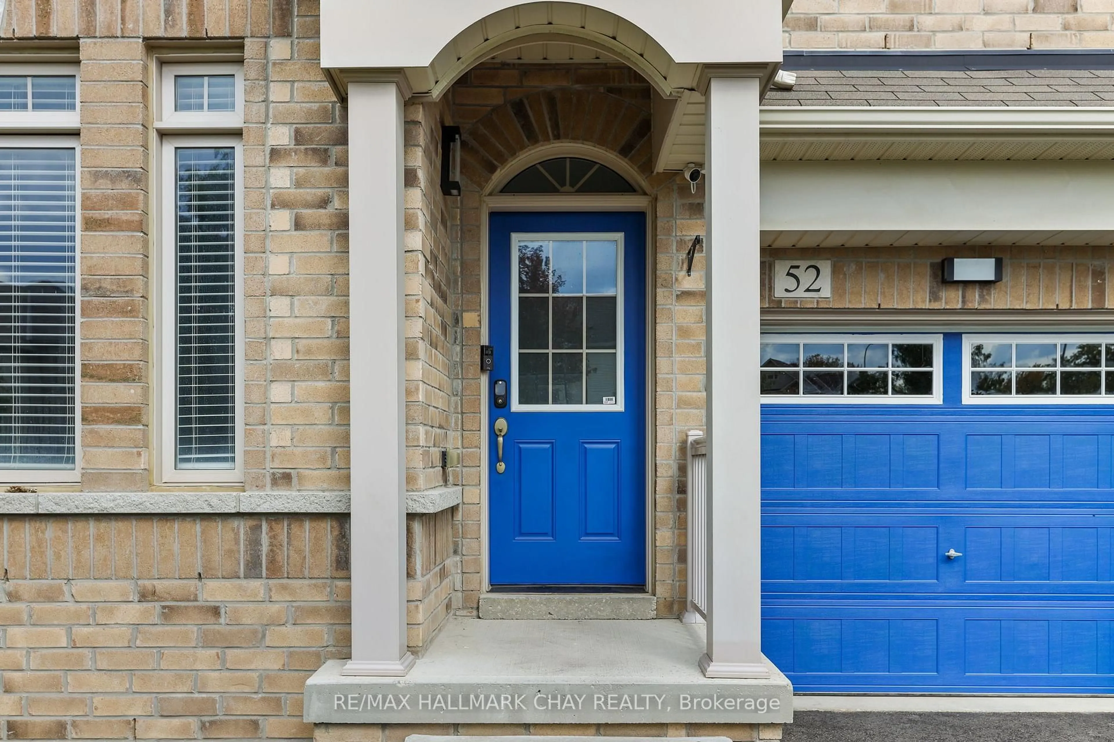 Indoor entryway for 52 Strachan Tr, New Tecumseth Ontario L0G 1A0