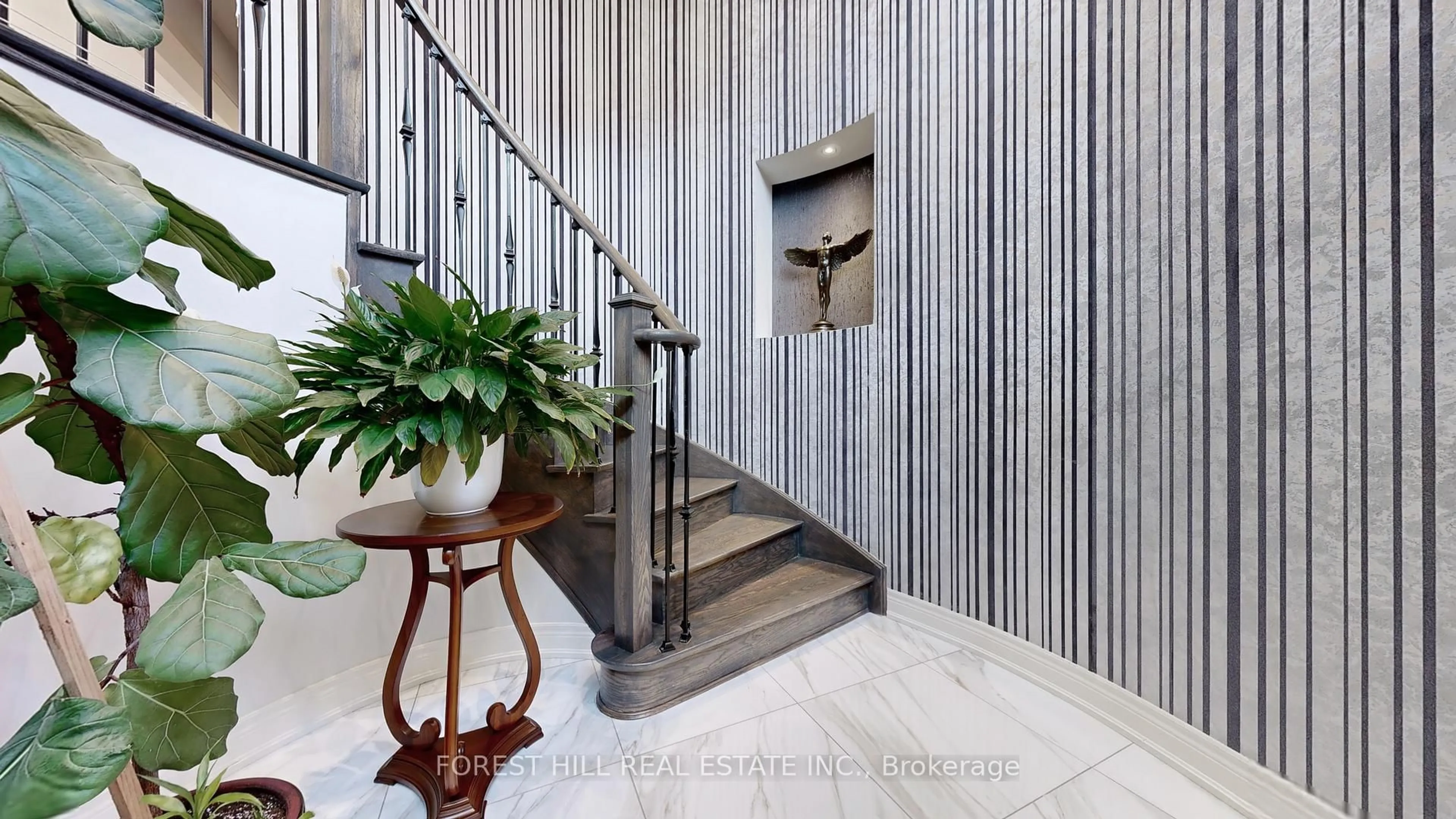 Indoor foyer for 135 Abner Miles Dr, Vaughan Ontario L6A 4X4