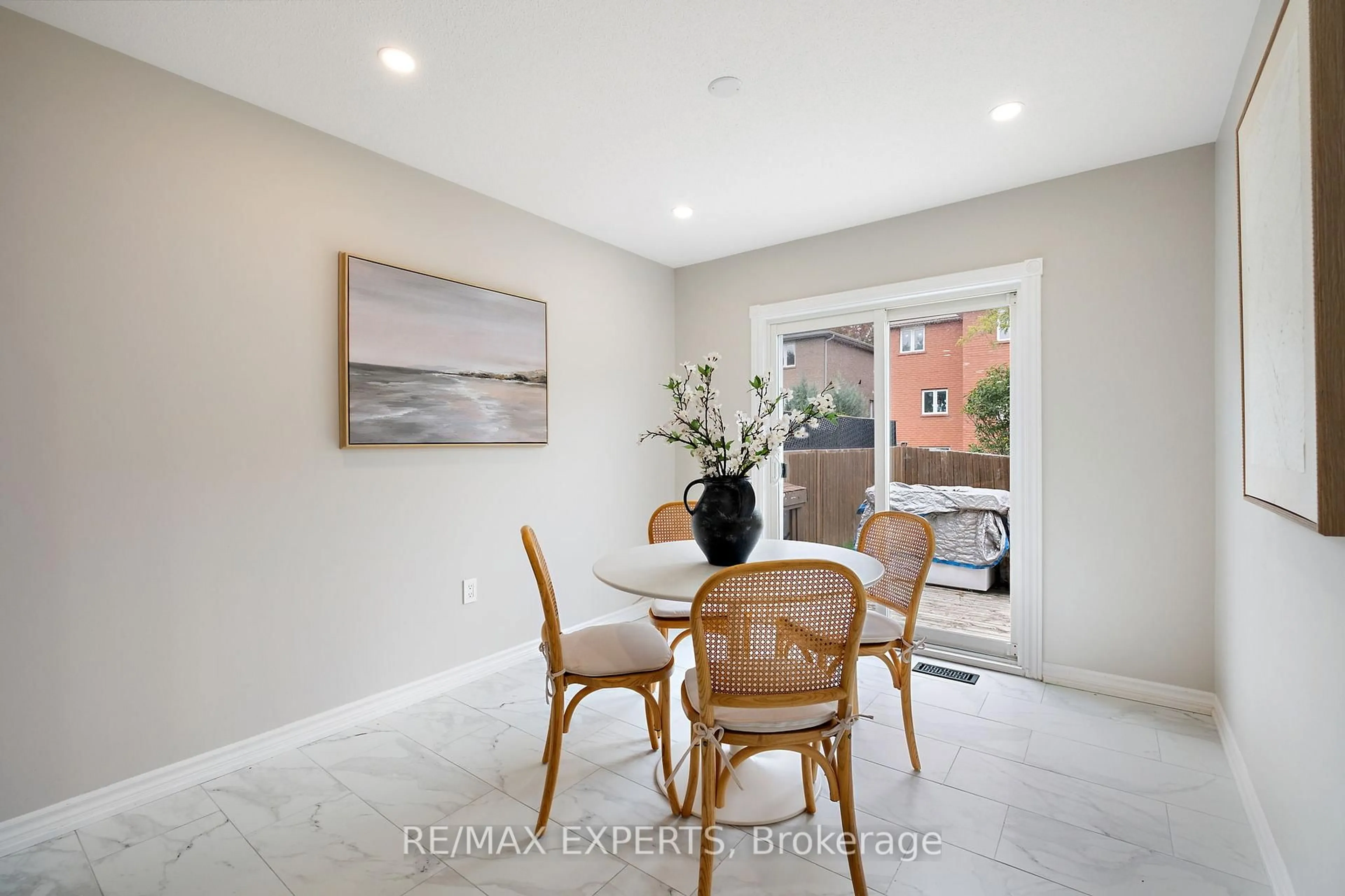 Dining room, ceramic/tile floor for 14 Aishford Rd, Bradford West Gwillimbury Ontario L3Z 3E3