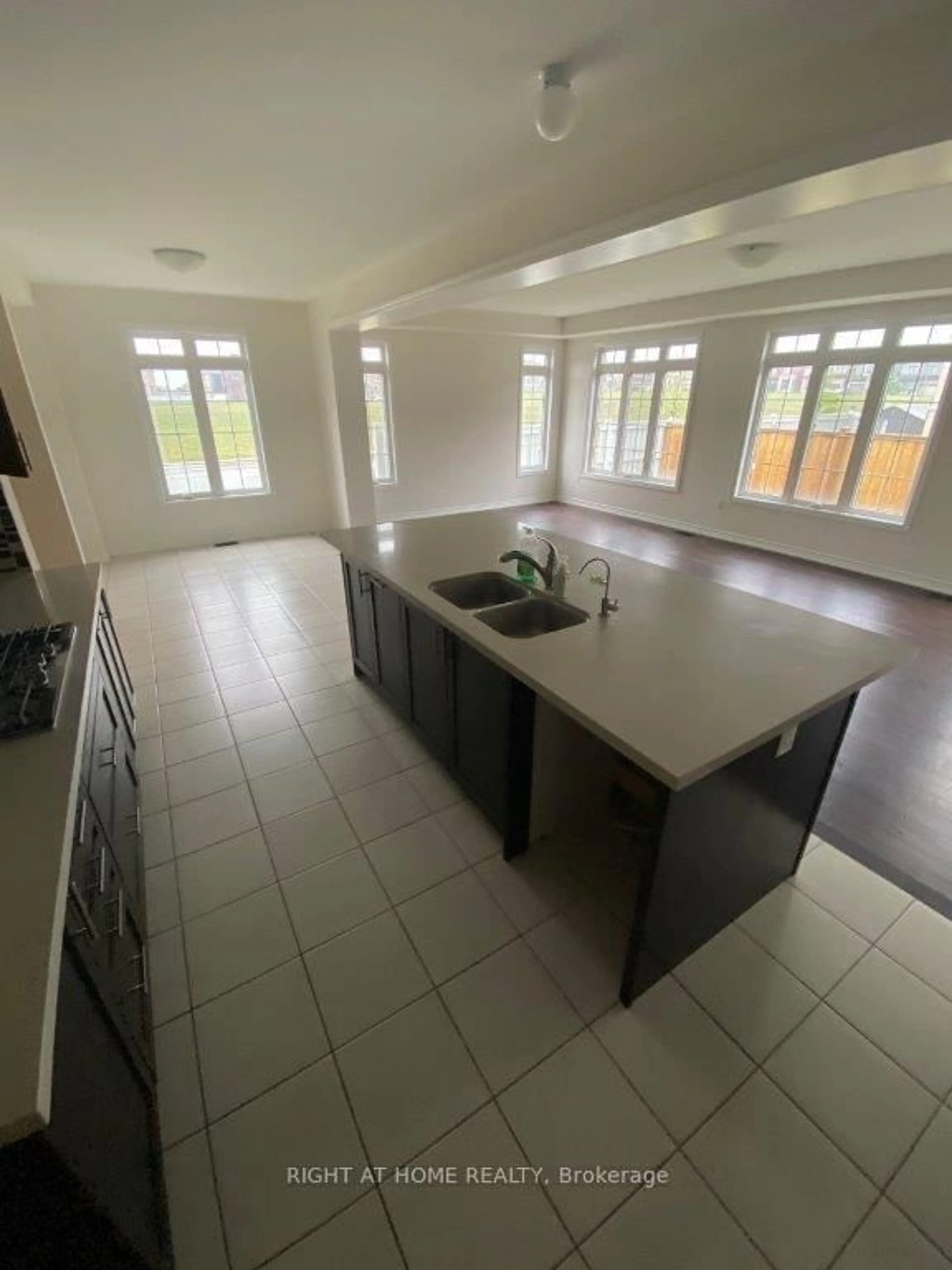 Open concept kitchen, unknown for 287 Boundary Blvd, Whitchurch-Stouffville Ontario L4A 1H8