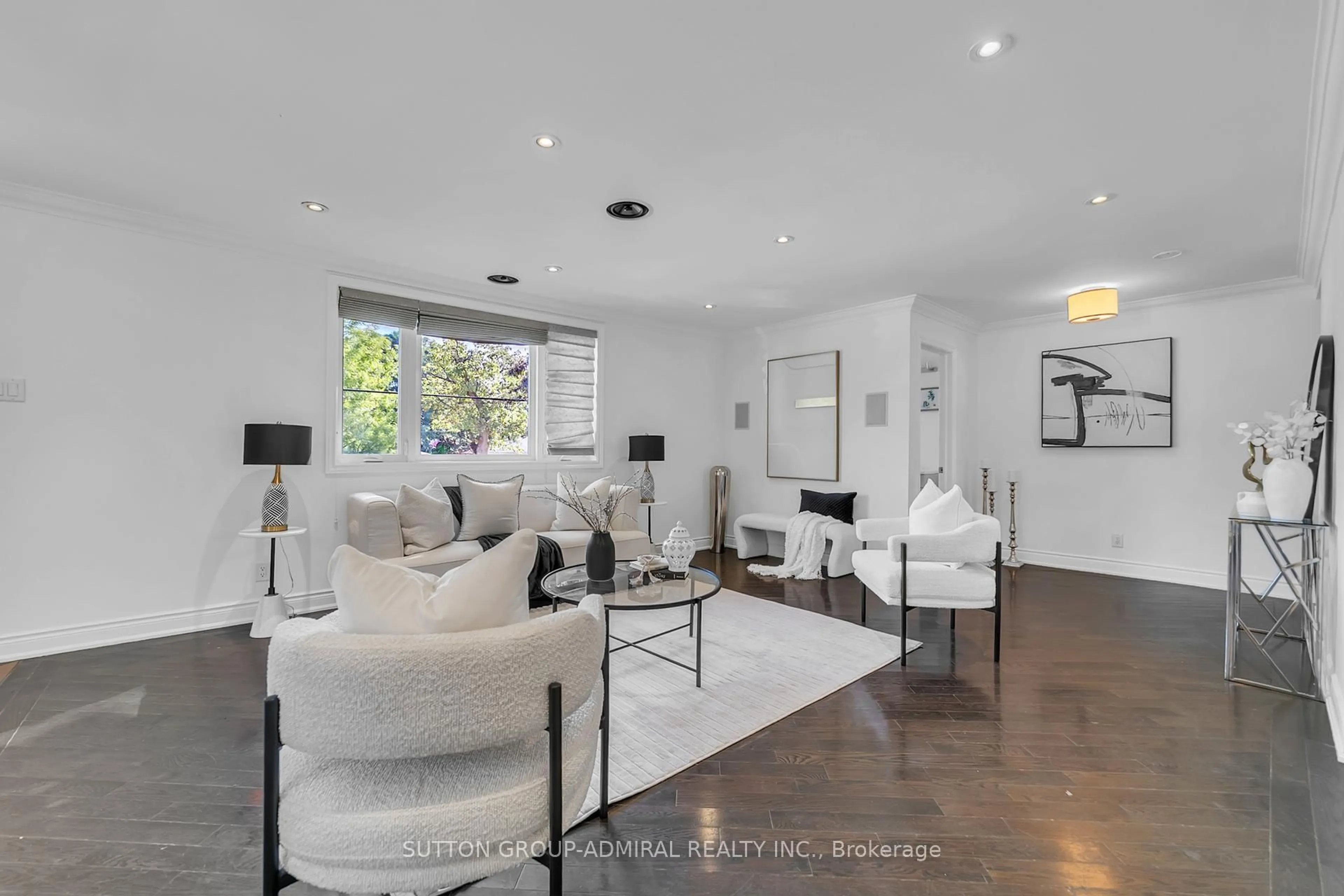 Living room with furniture, unknown for 19290 Yonge St, East Gwillimbury Ontario L9N 1L5