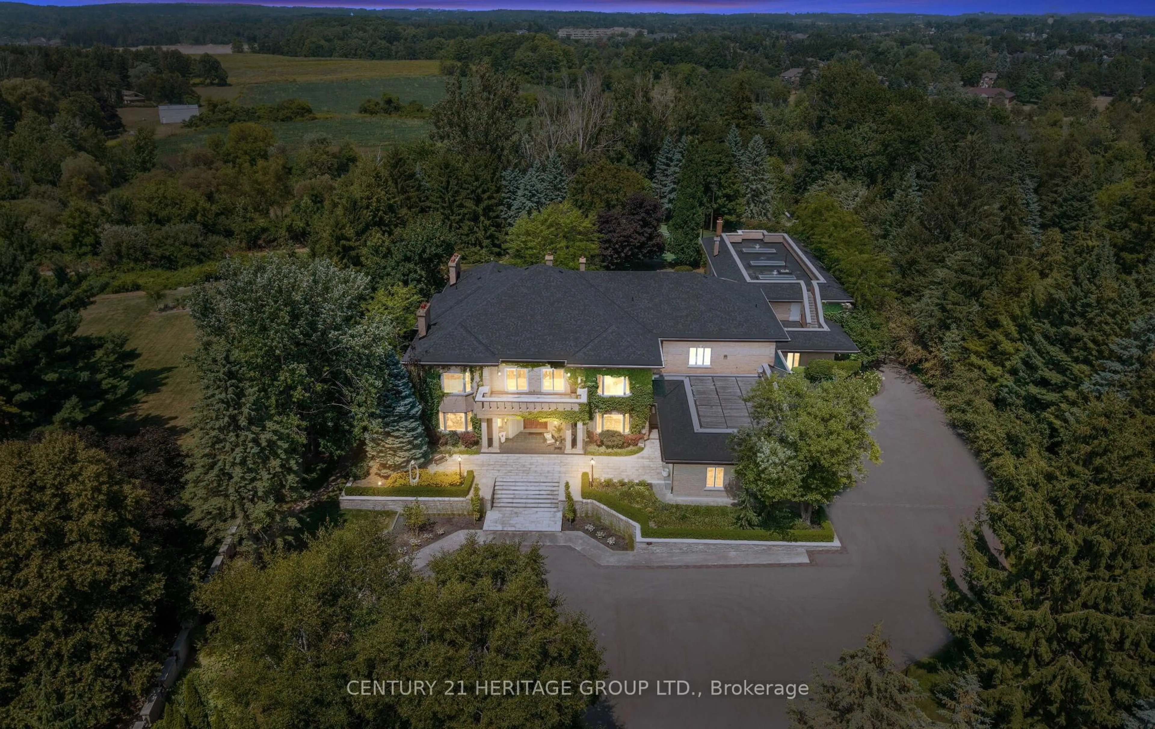 A pic from outside/outdoor area/front of a property/back of a property/a pic from drone, unknown for 150 Collard Dr, King Ontario L7B 1E4