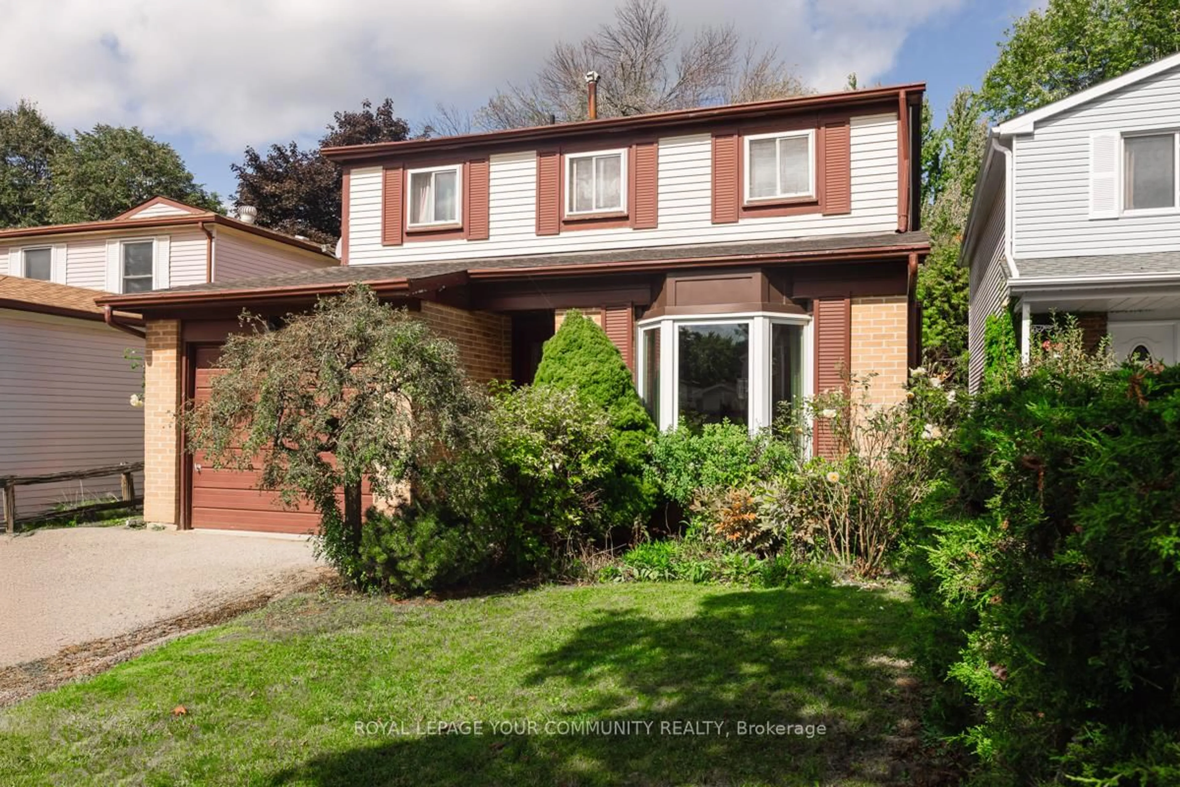 Home with brick exterior material, street for 42 Lillooet Cres, Richmond Hill Ontario L4C 5A7