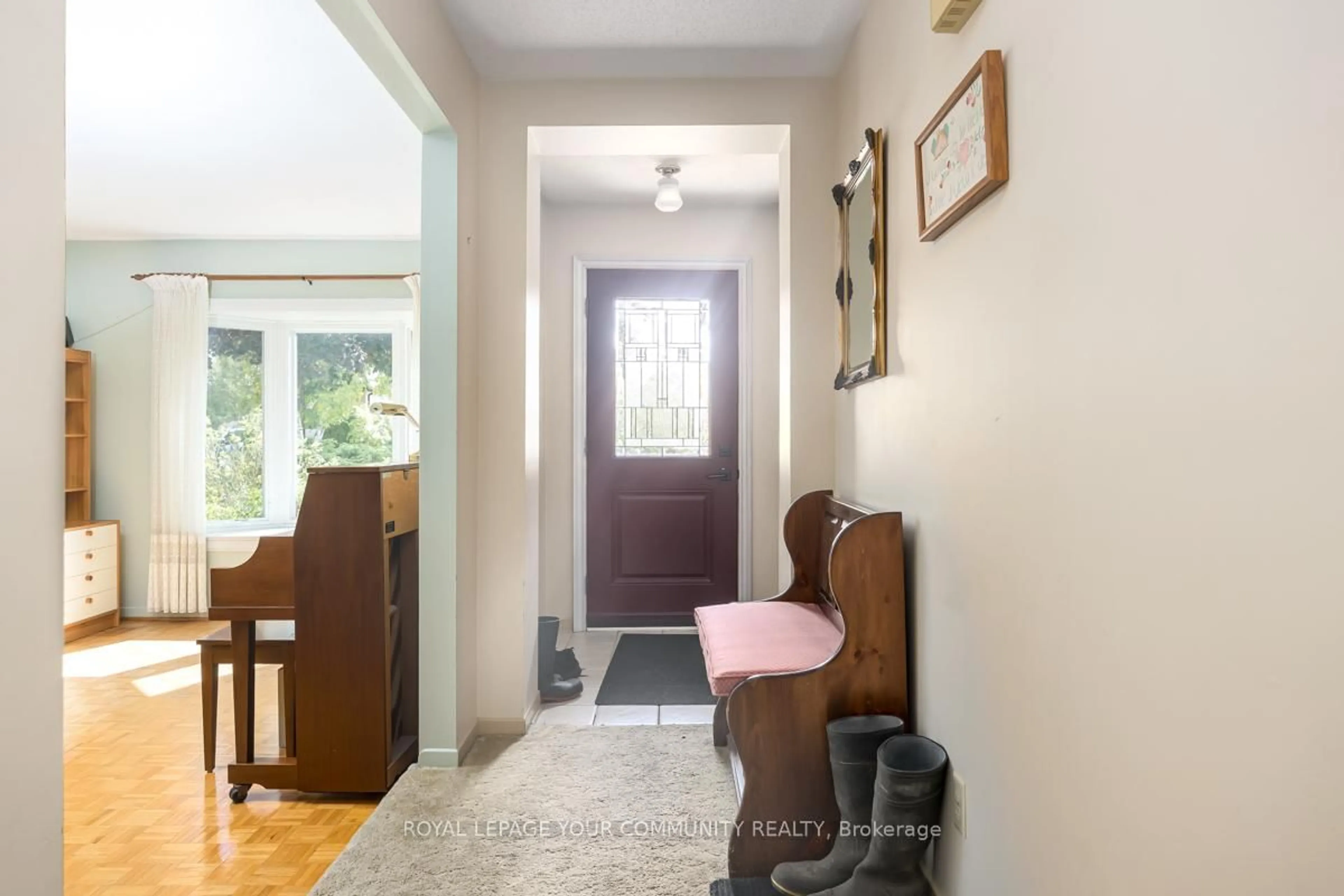 Indoor entryway for 42 Lillooet Cres, Richmond Hill Ontario L4C 5A7