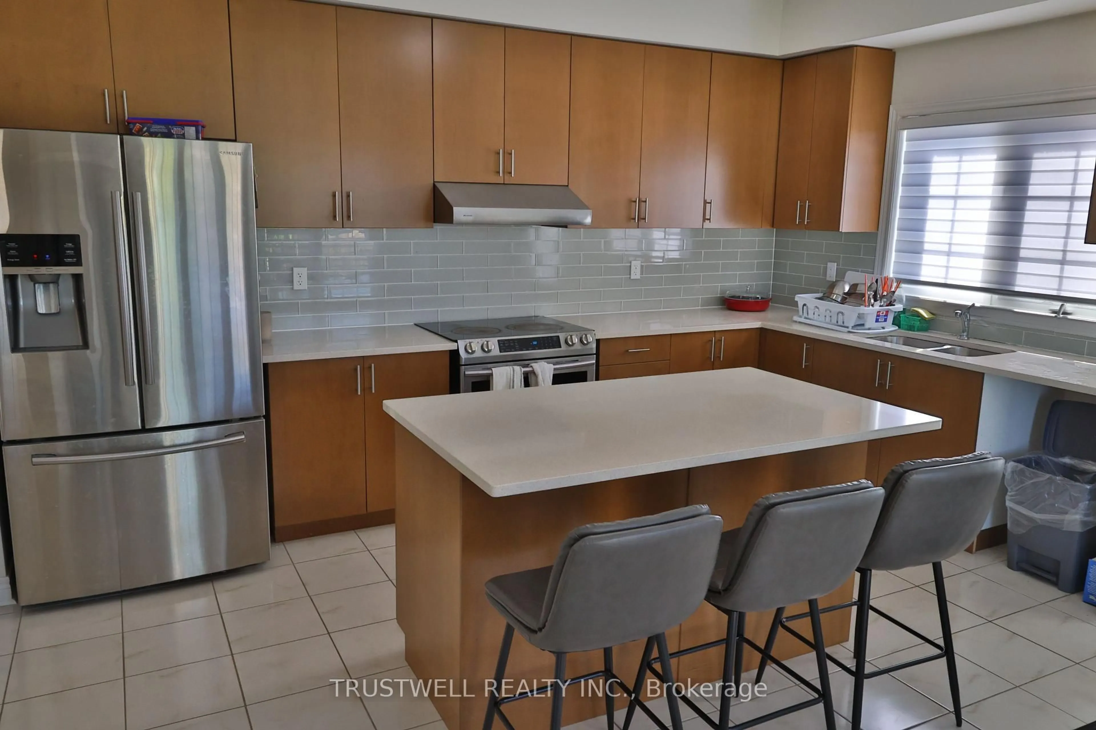 Standard kitchen, ceramic/tile floor for 2032 Donald Cousens Pkwy, Markham Ontario L6B 1J5