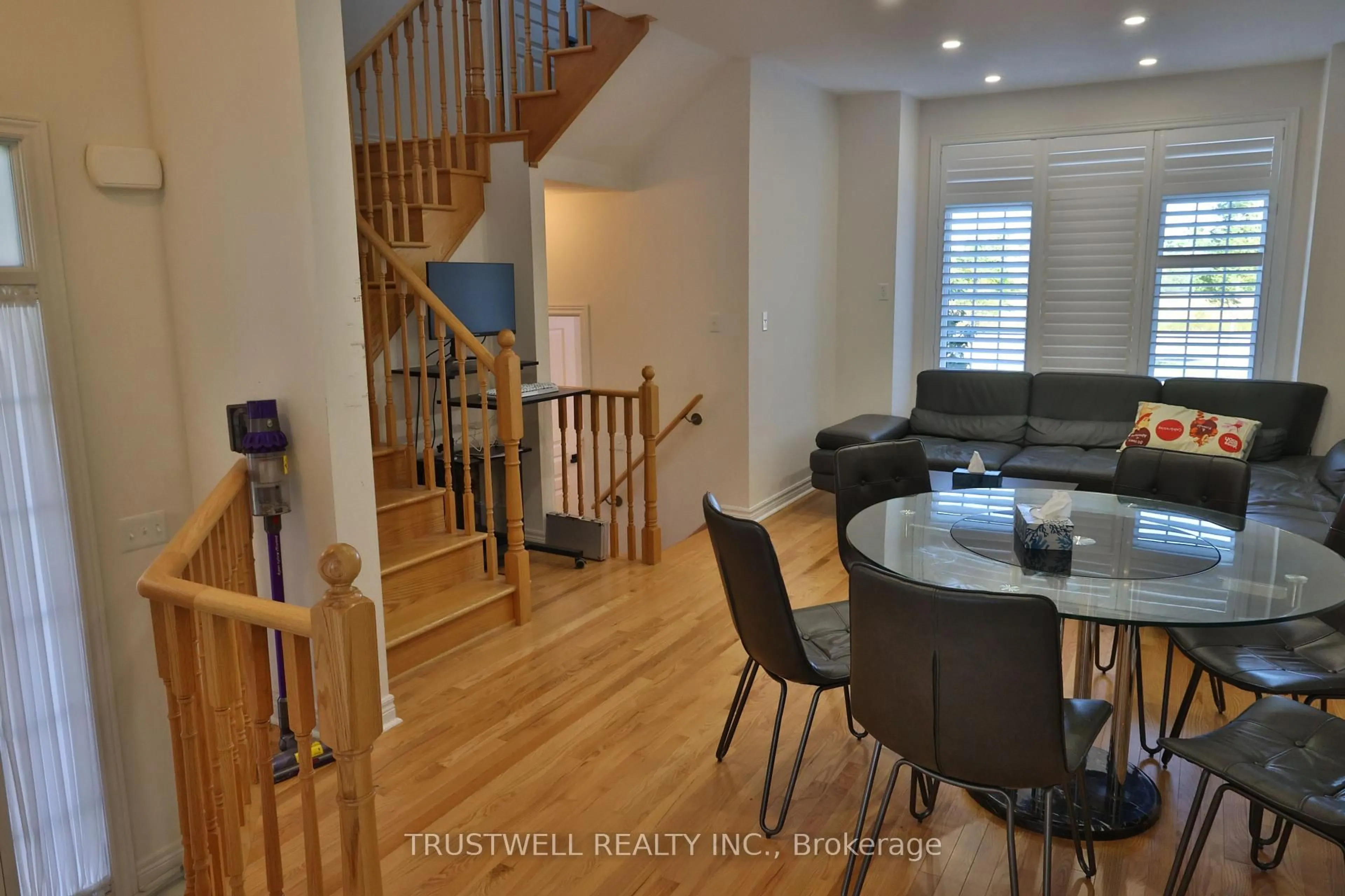 Unknown for 2032 Donald Cousens Pkwy, Markham Ontario L6B 1J5