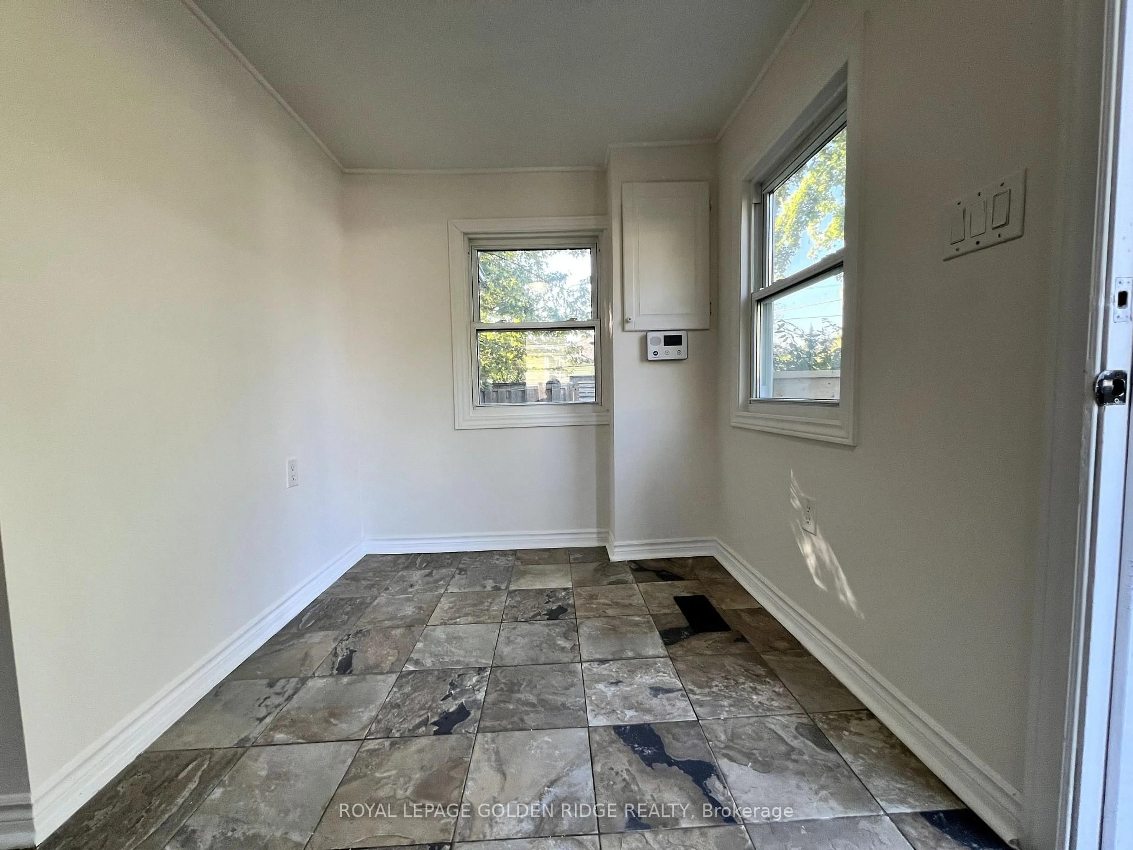 A pic of a room for 367 Hollywood Dr, Georgina Ontario L4P 3A2