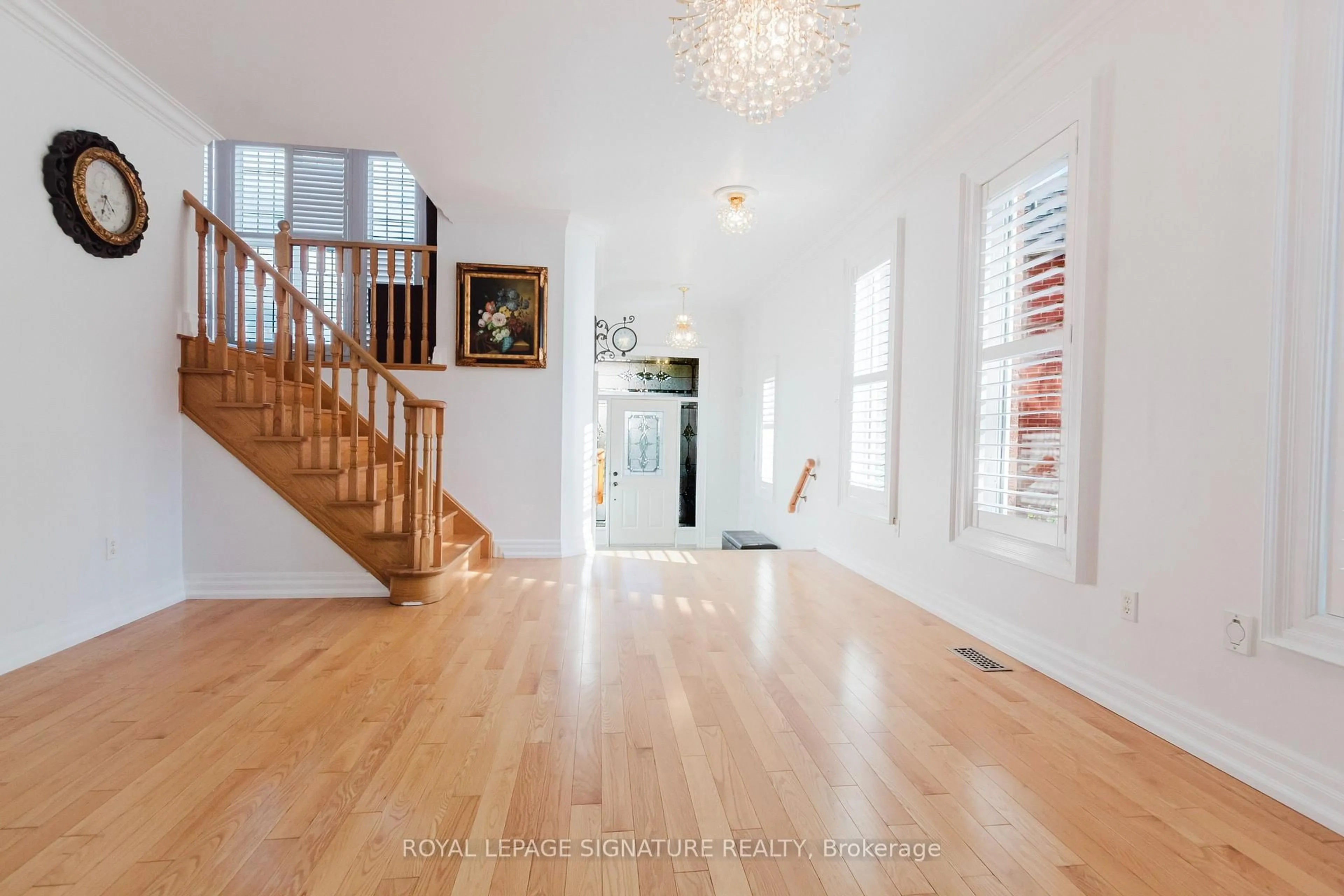 Indoor foyer for 49 Carnoustie Cres, Richmond Hill Ontario L4E 0A2