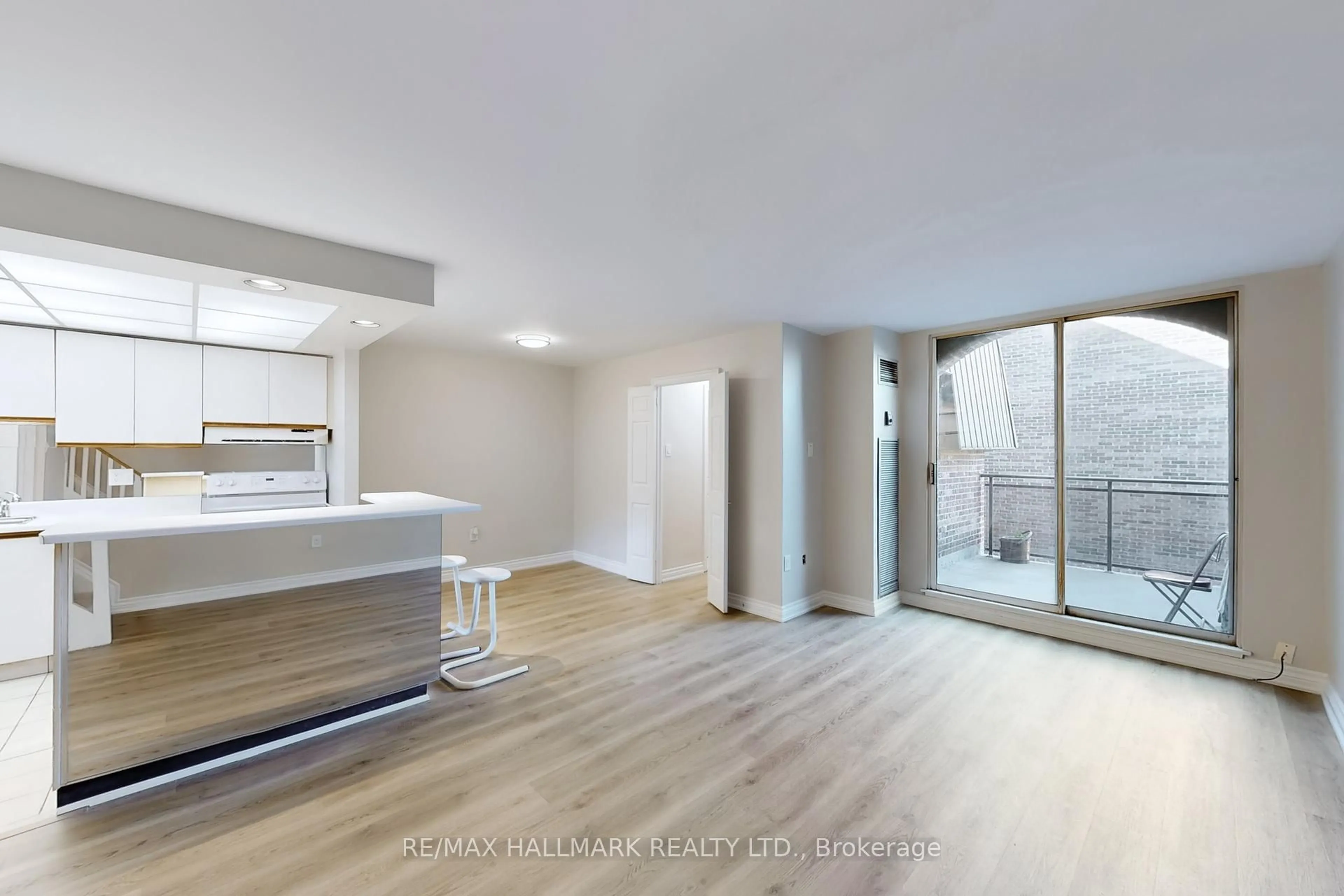 A pic of a room for 16 Elgin St #316, Markham Ontario L3T 4T4