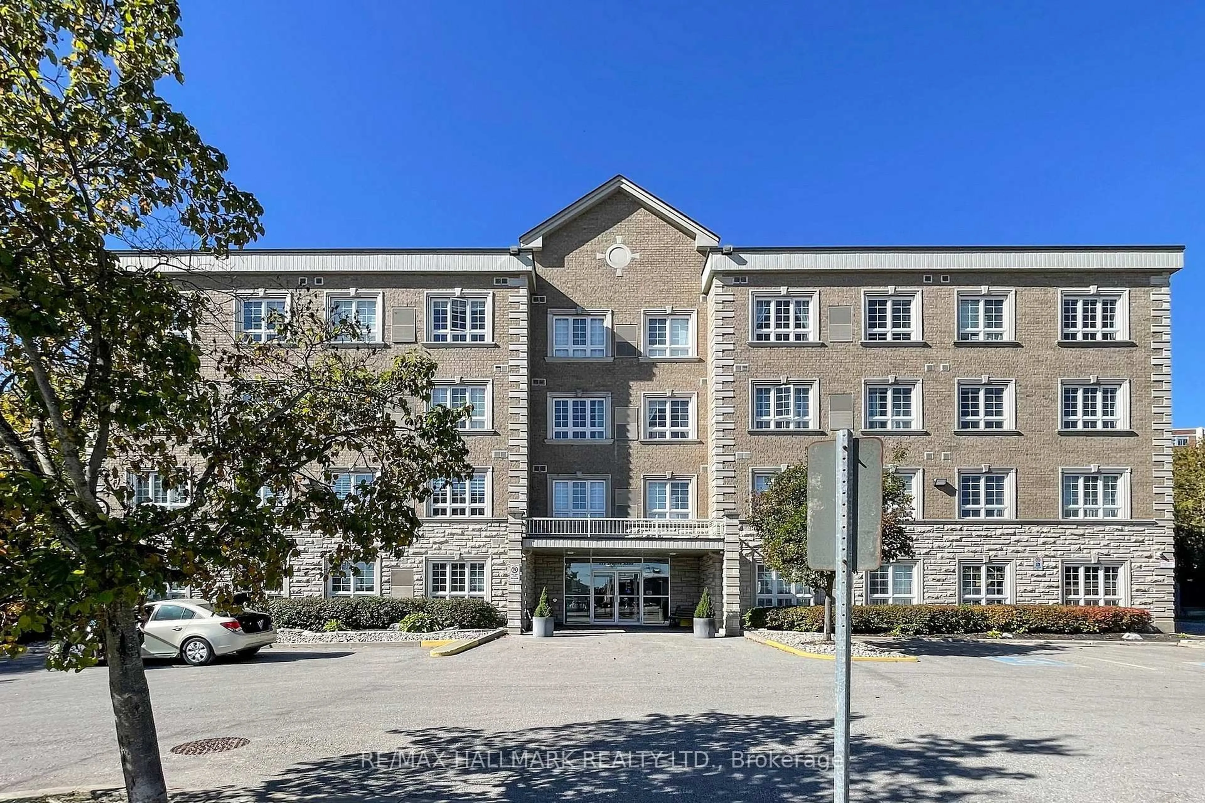 Indoor foyer for 112 Simcoe Rd #301, Bradford West Gwillimbury Ontario L3Z 1Y2