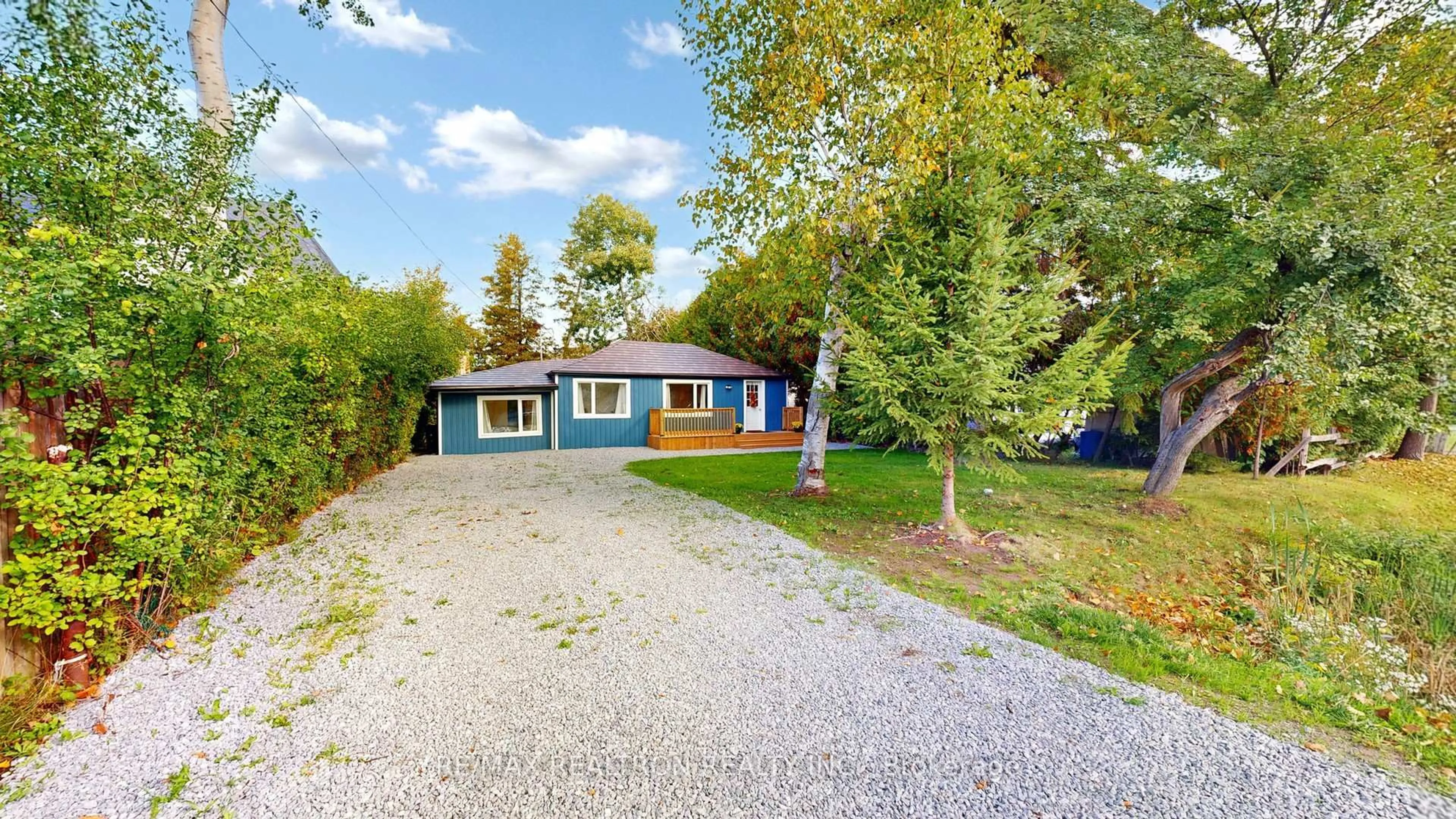 A pic from outside/outdoor area/front of a property/back of a property/a pic from drone, street for 1980 Metro Rd, Georgina Ontario L0E 1L0