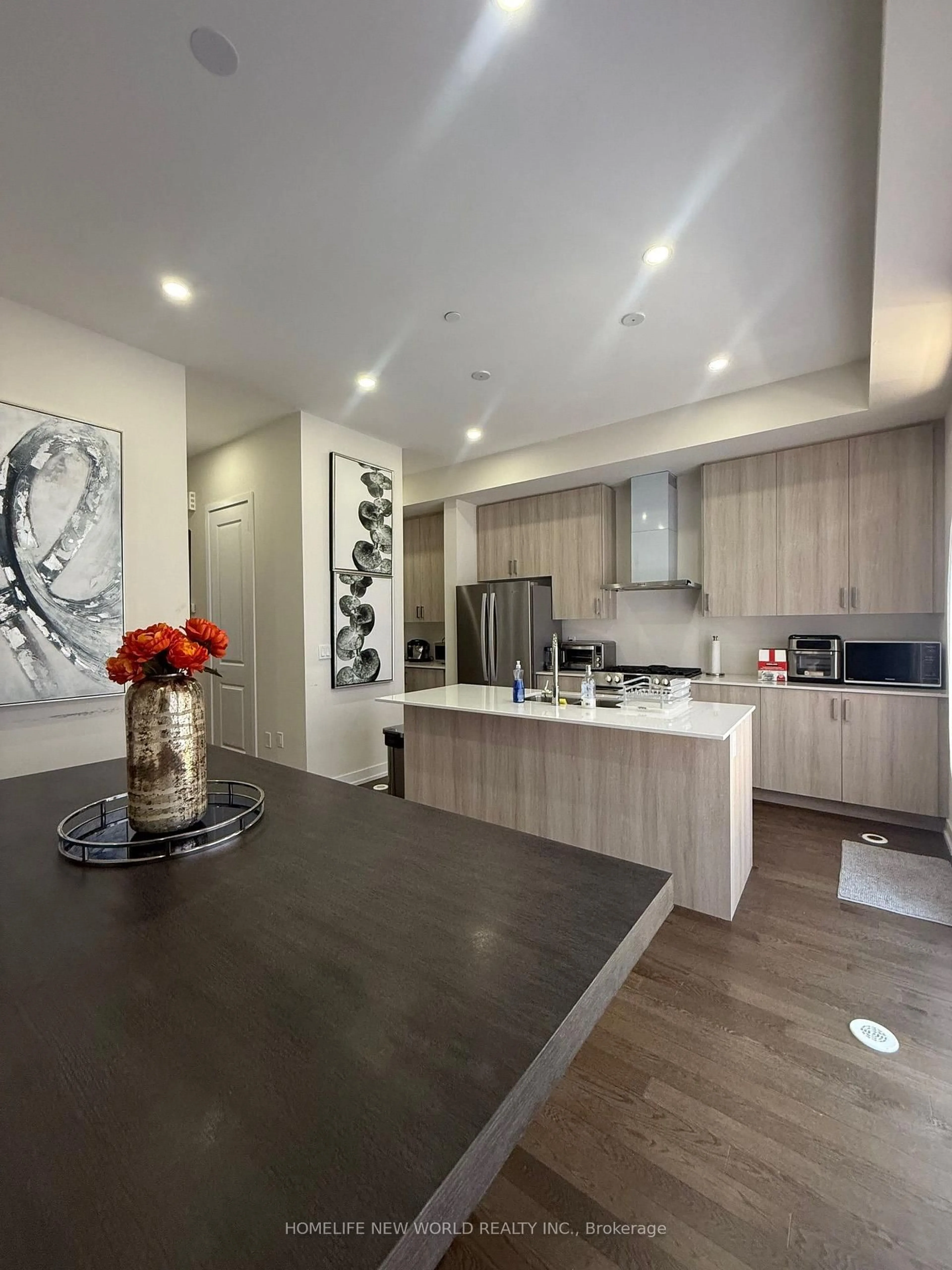 Contemporary kitchen, unknown for 5 Ingersoll Lane, Richmond Hill Ontario L4E 1G9