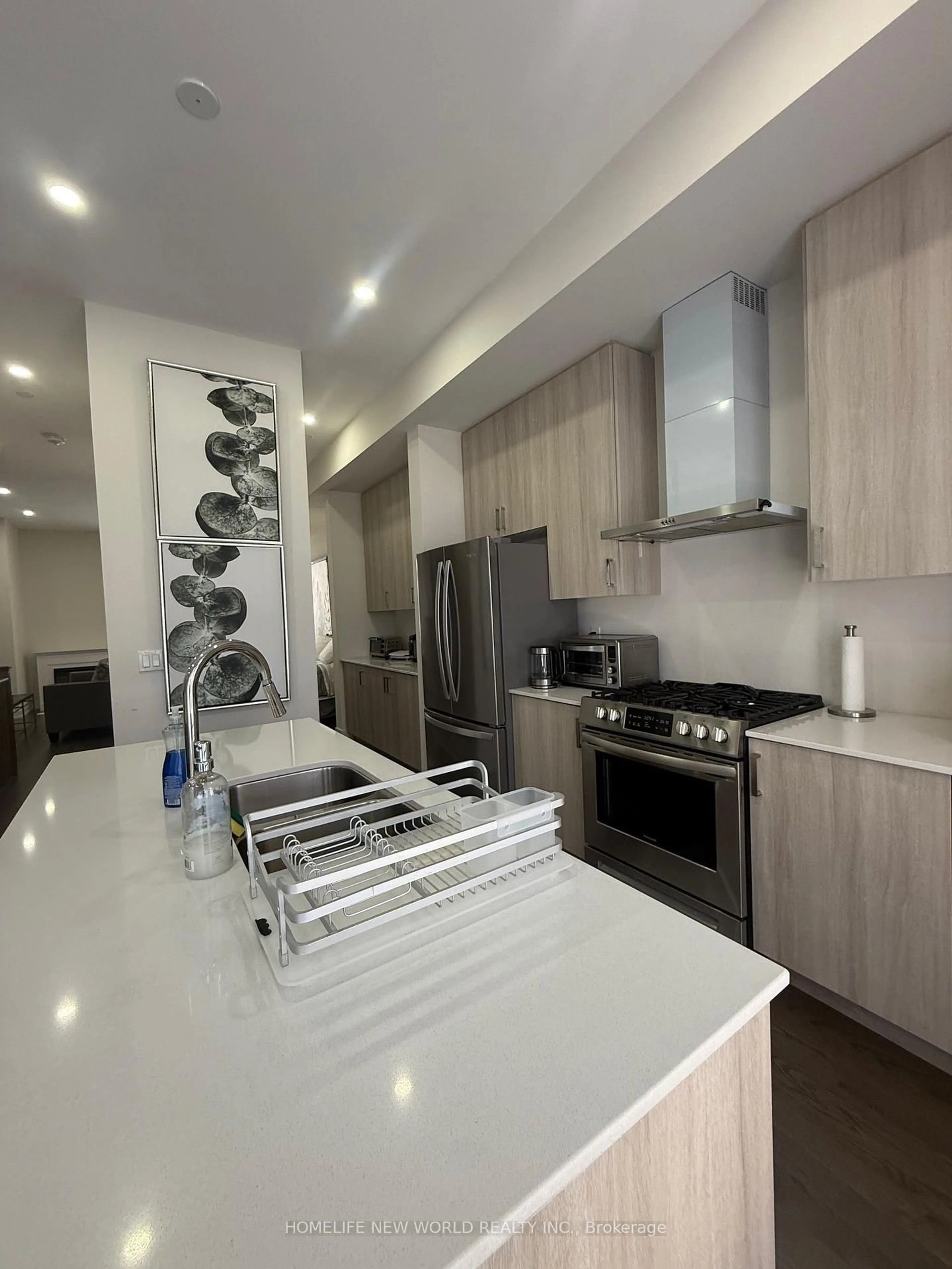 Open concept kitchen, unknown for 5 Ingersoll Lane, Richmond Hill Ontario L4E 1G9