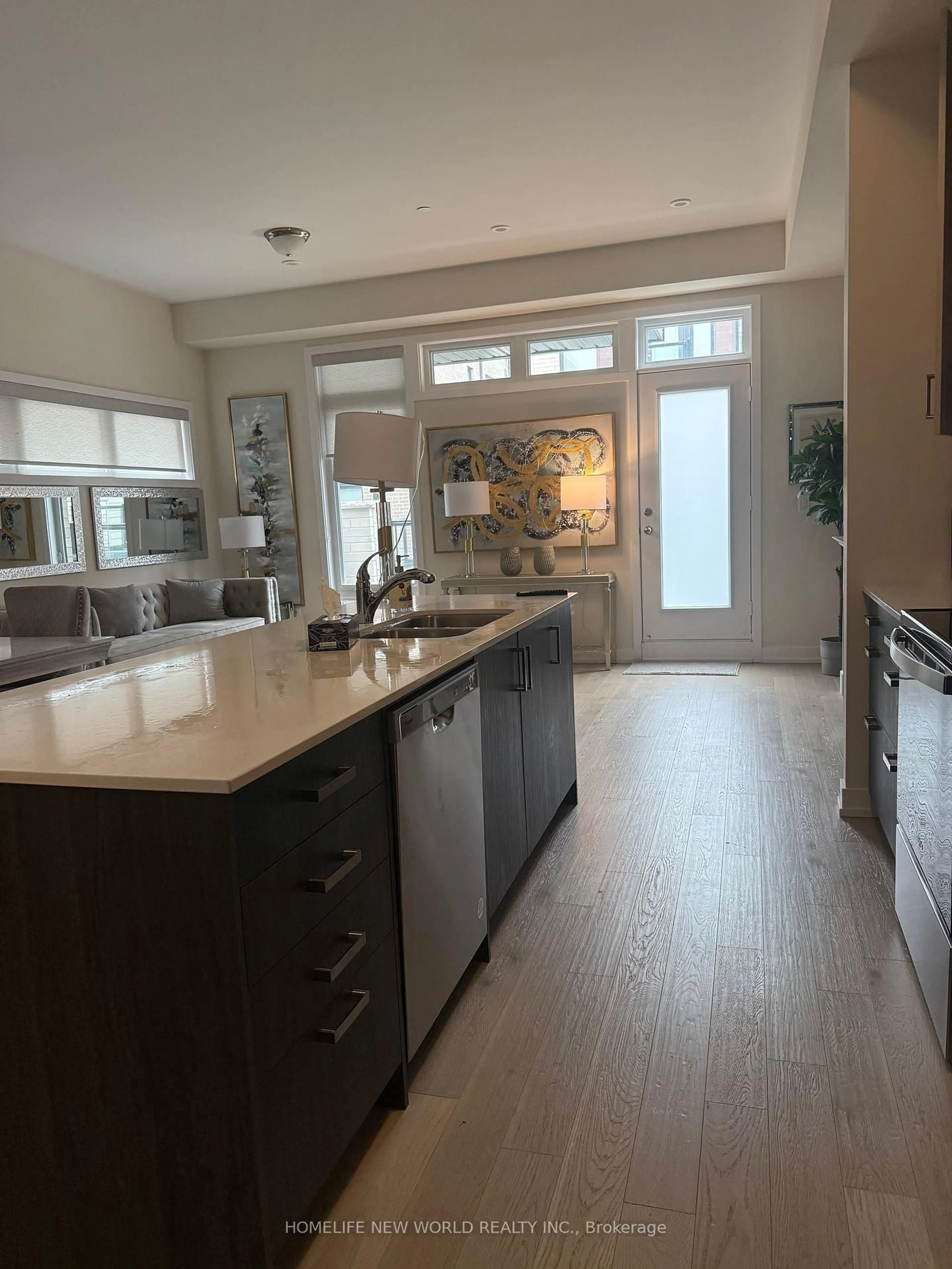 Open concept kitchen, unknown for 20 Credit Lane, Richmond Hill Ontario L4E 1G9
