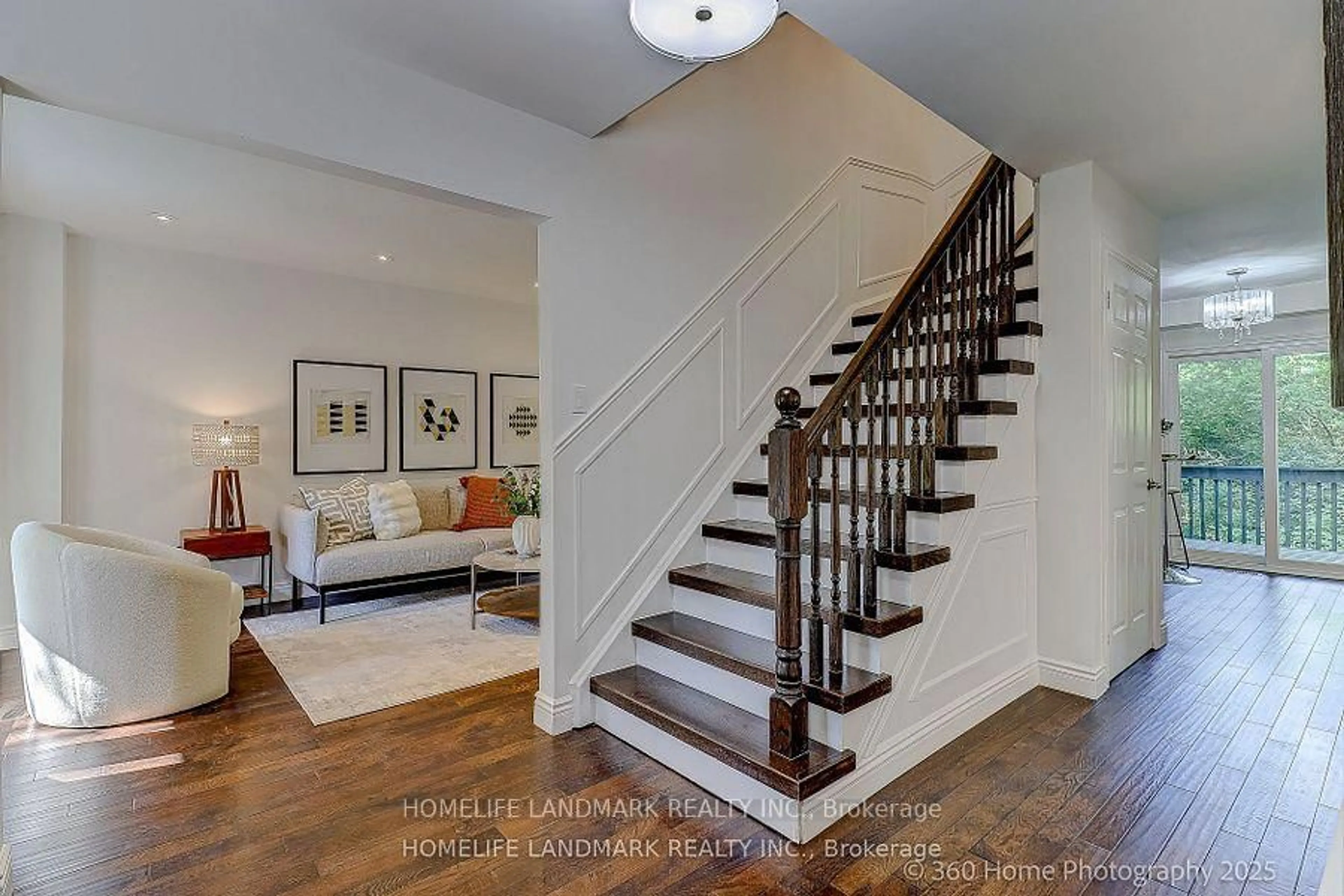 Indoor entryway for 30 Misty Moor Dr, Richmond Hill Ontario L4C 6R1