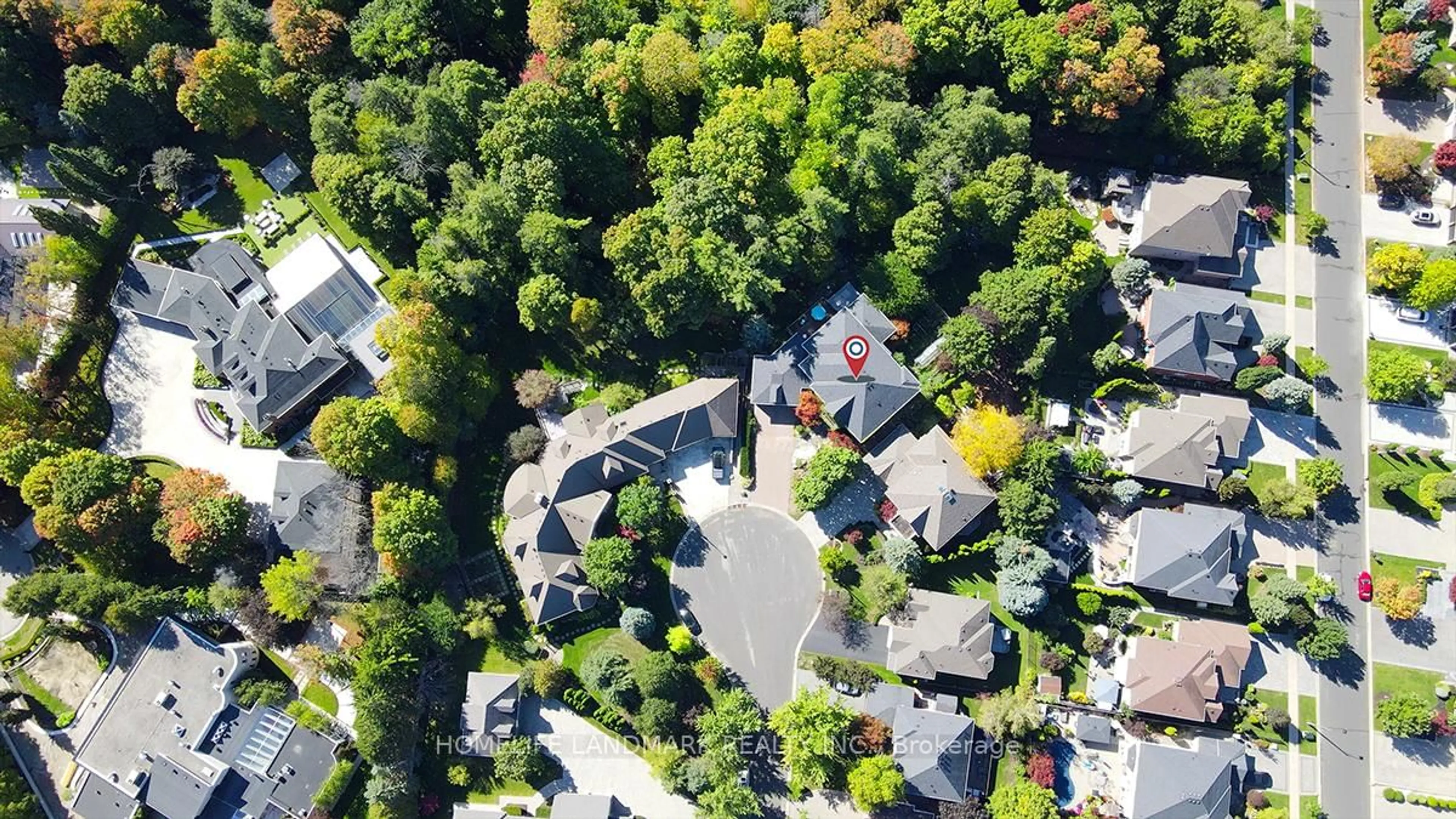 A pic from outside/outdoor area/front of a property/back of a property/a pic from drone, street for 86 Muzich Pl, Vaughan Ontario L4L 9C5