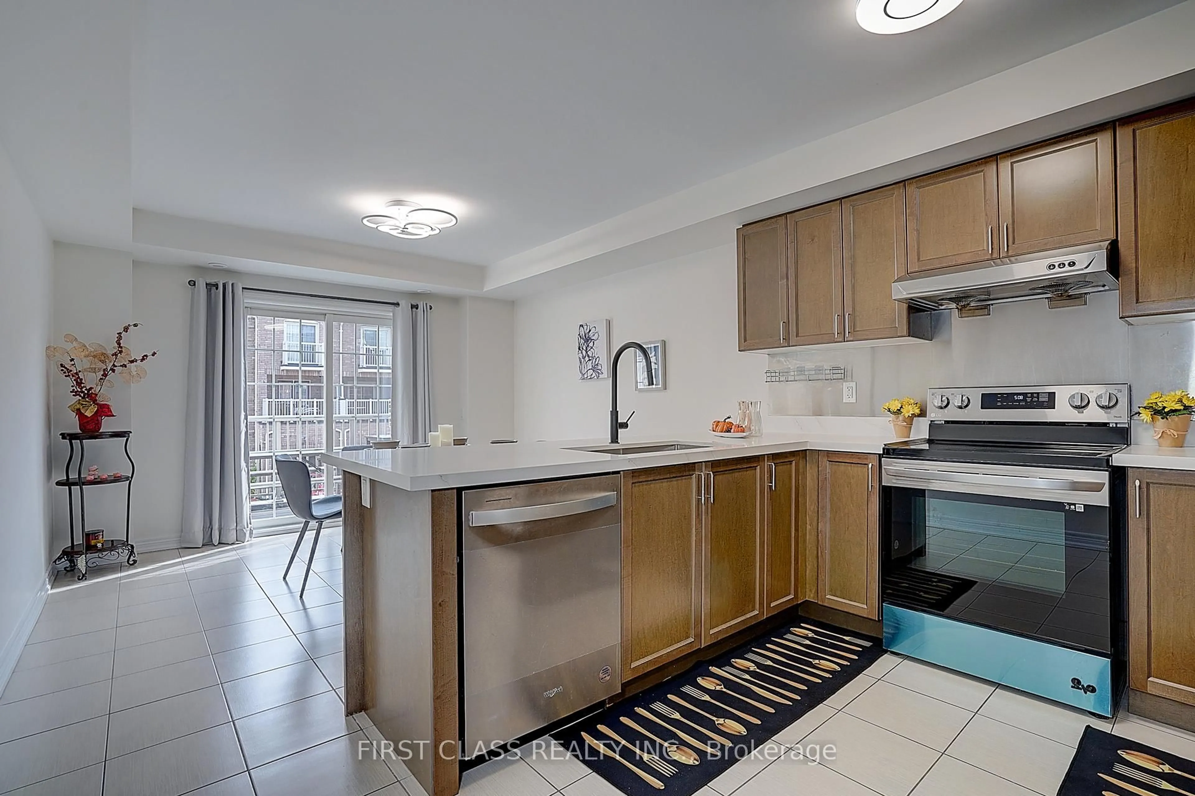 Standard kitchen, unknown for 5303 Major Mackenzie Dr, Markham Ontario L6C 0N3