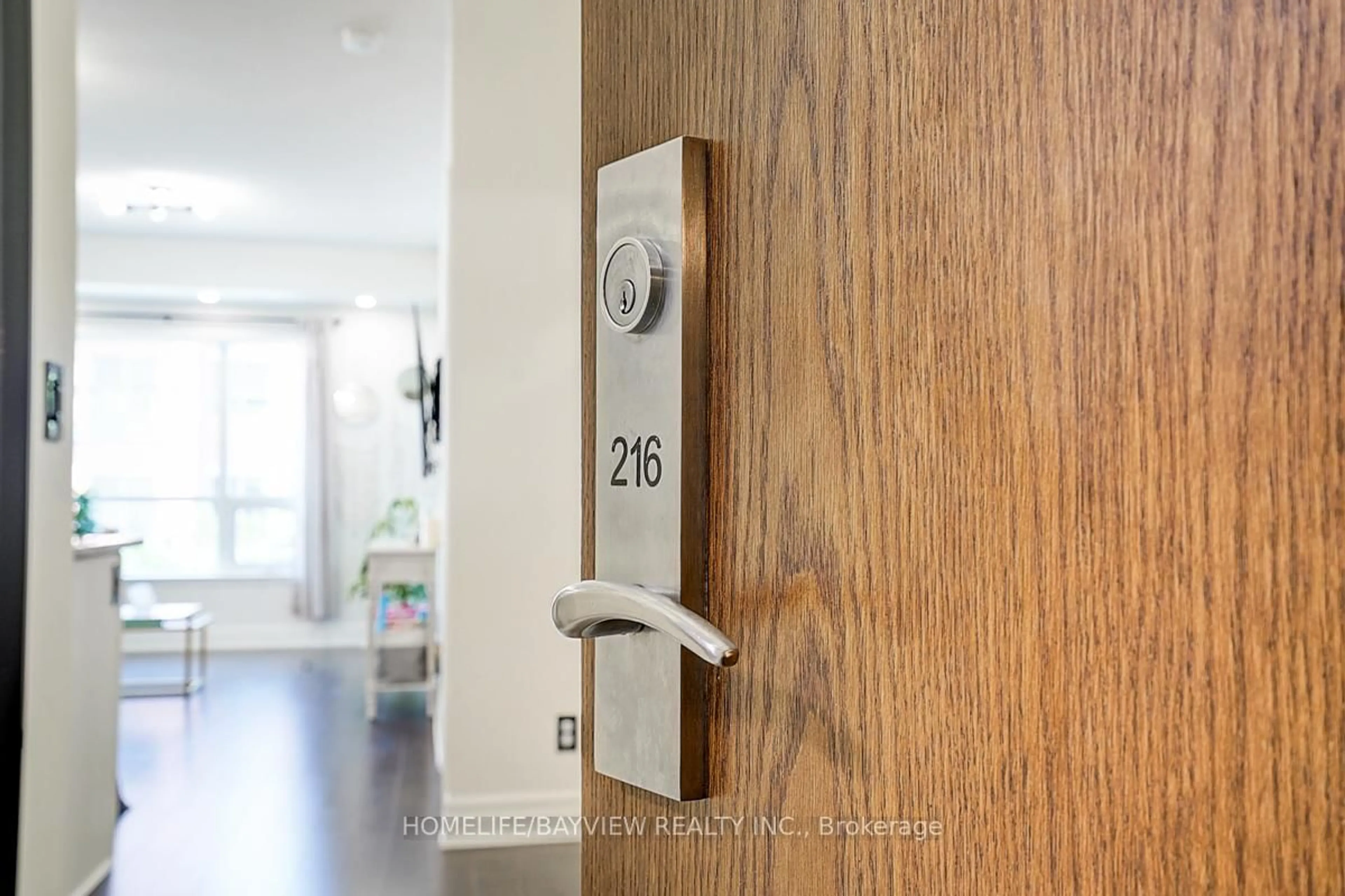 Indoor entryway for 111 Civic Square Gate #216, Aurora Ontario L4G 0S6