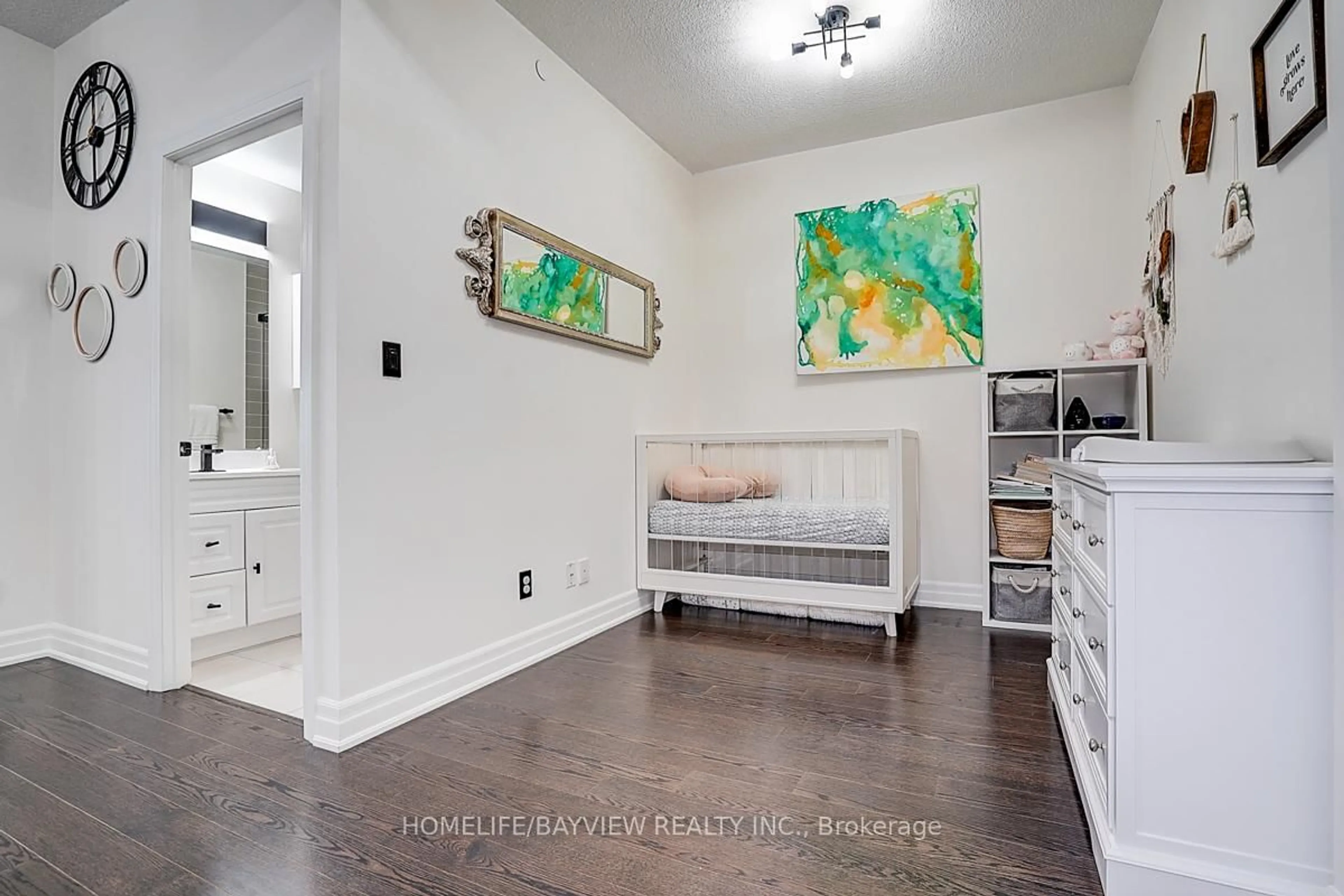 Indoor entryway for 111 Civic Square Gate #216, Aurora Ontario L4G 0S6