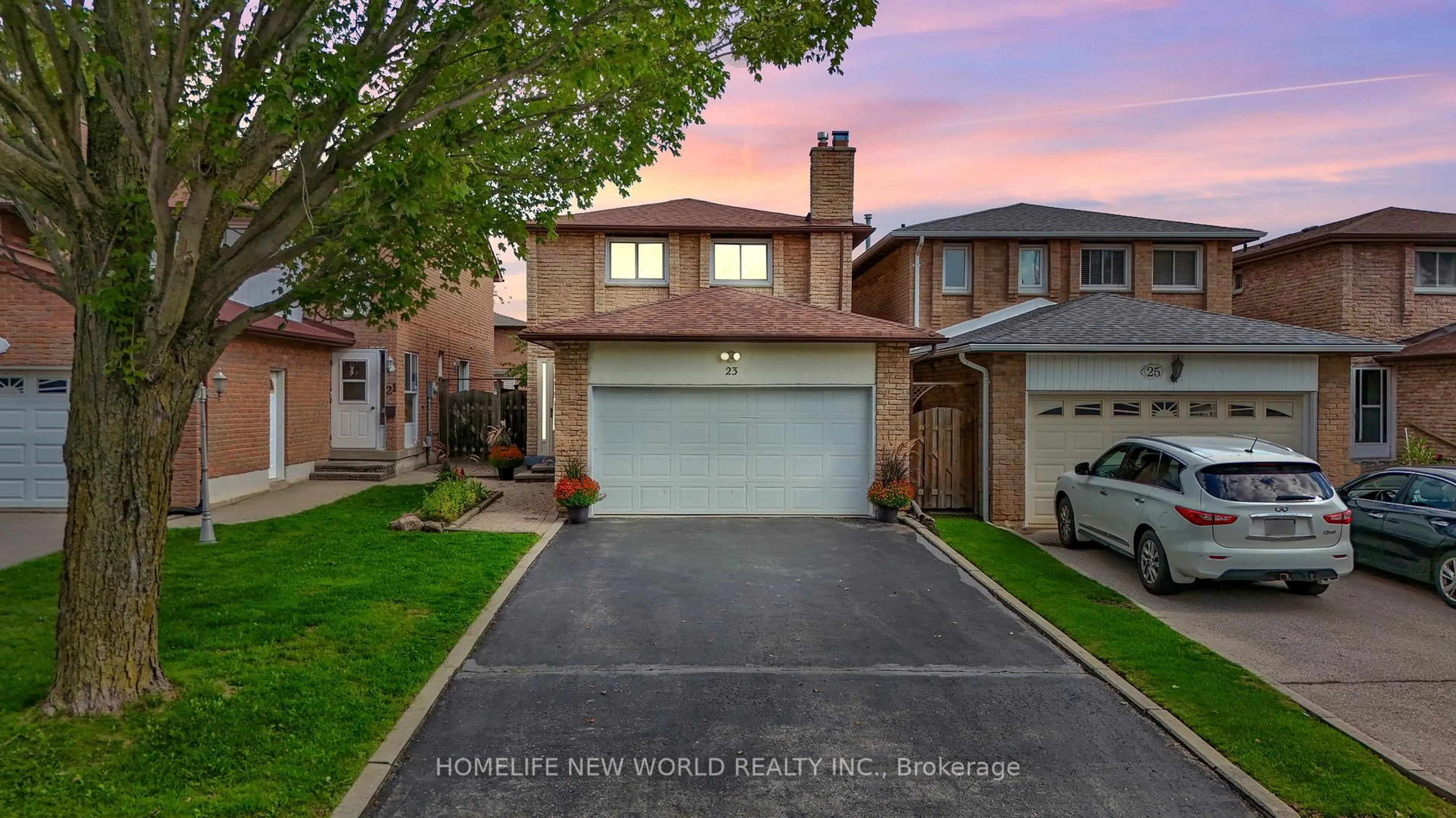 A pic from outside/outdoor area/front of a property/back of a property/a pic from drone, street for 23 Avalon Rd, Markham Ontario L3R 3P2