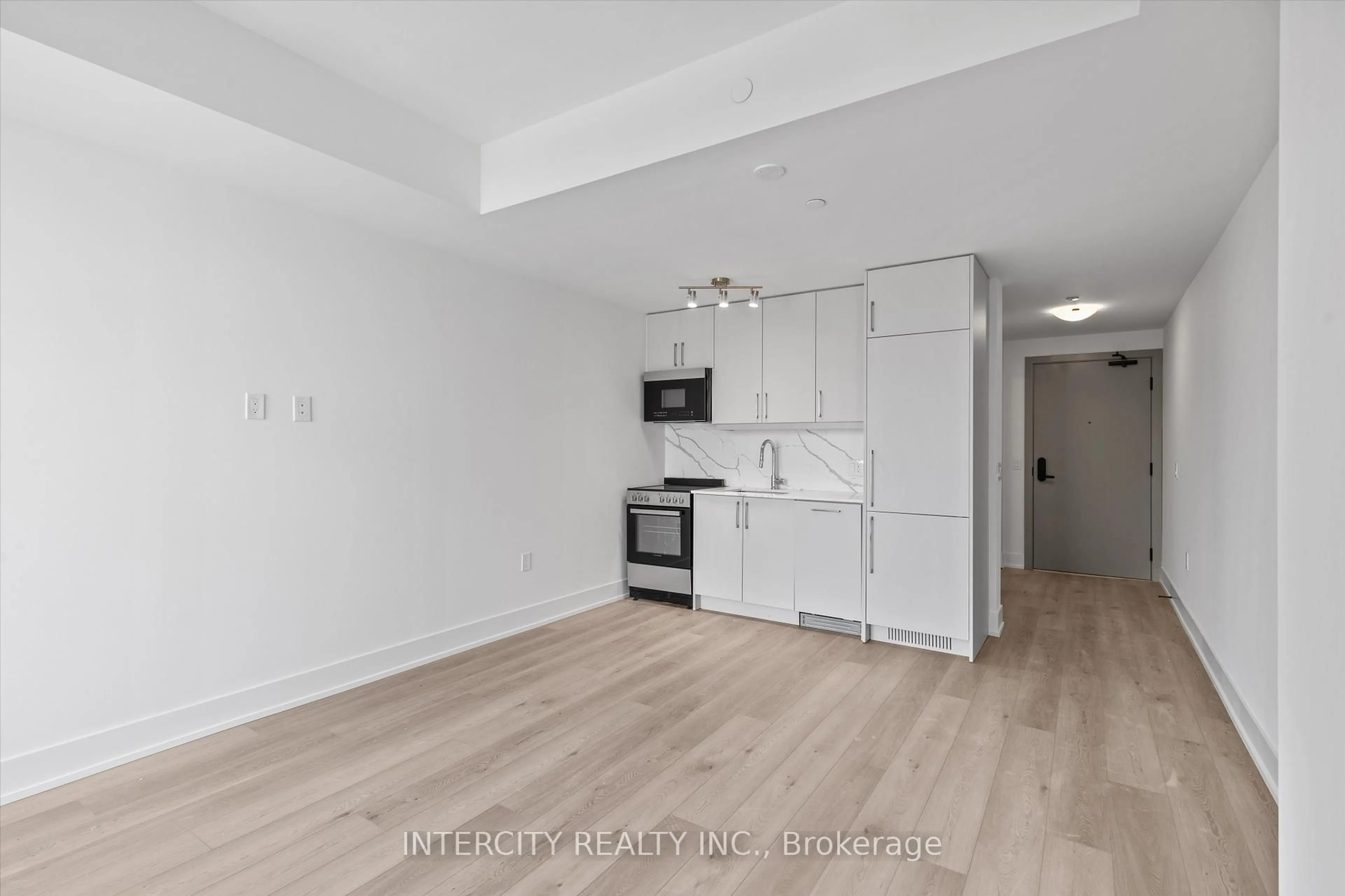 A pic of a room for 2075 King Rd #415, King Ontario L7B 0R6