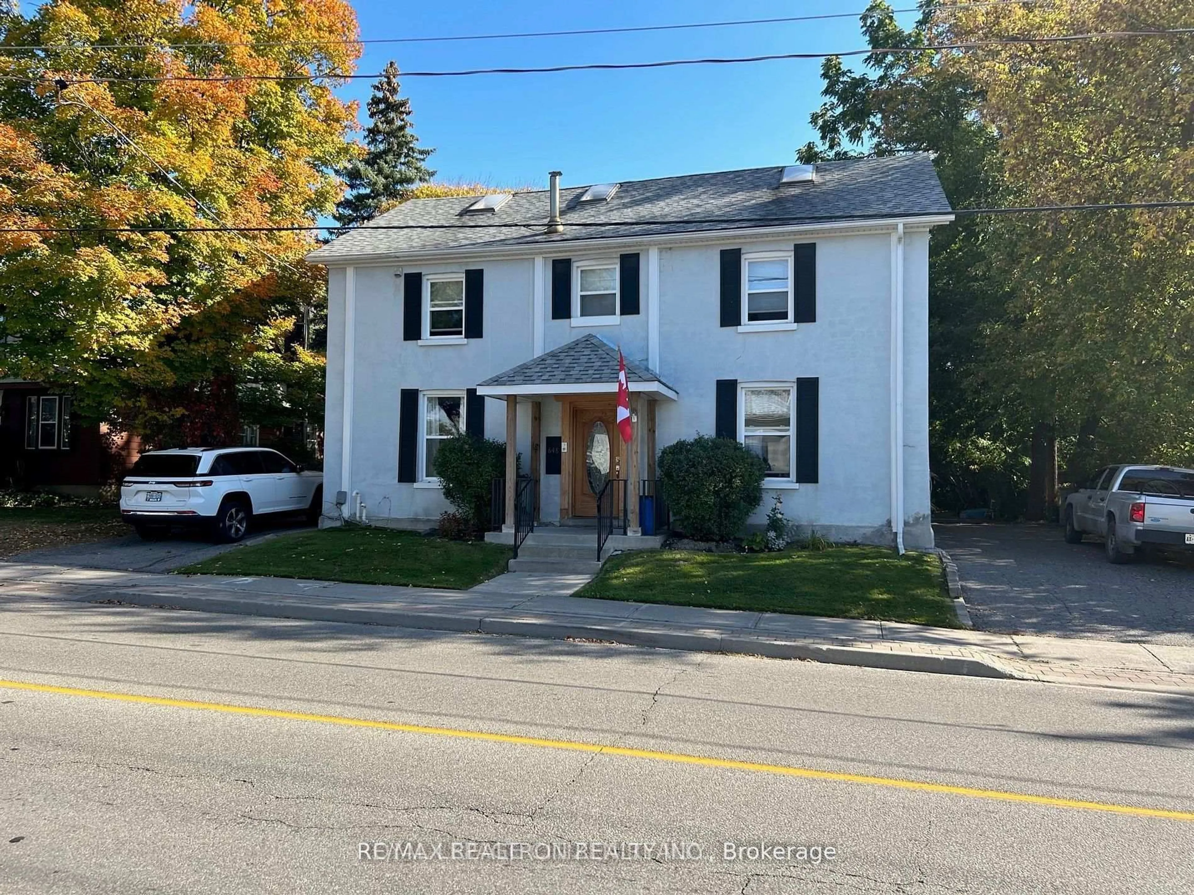 A pic from outside/outdoor area/front of a property/back of a property/a pic from drone, street for 648 Gorham St, Newmarket Ontario L3Y 1L4