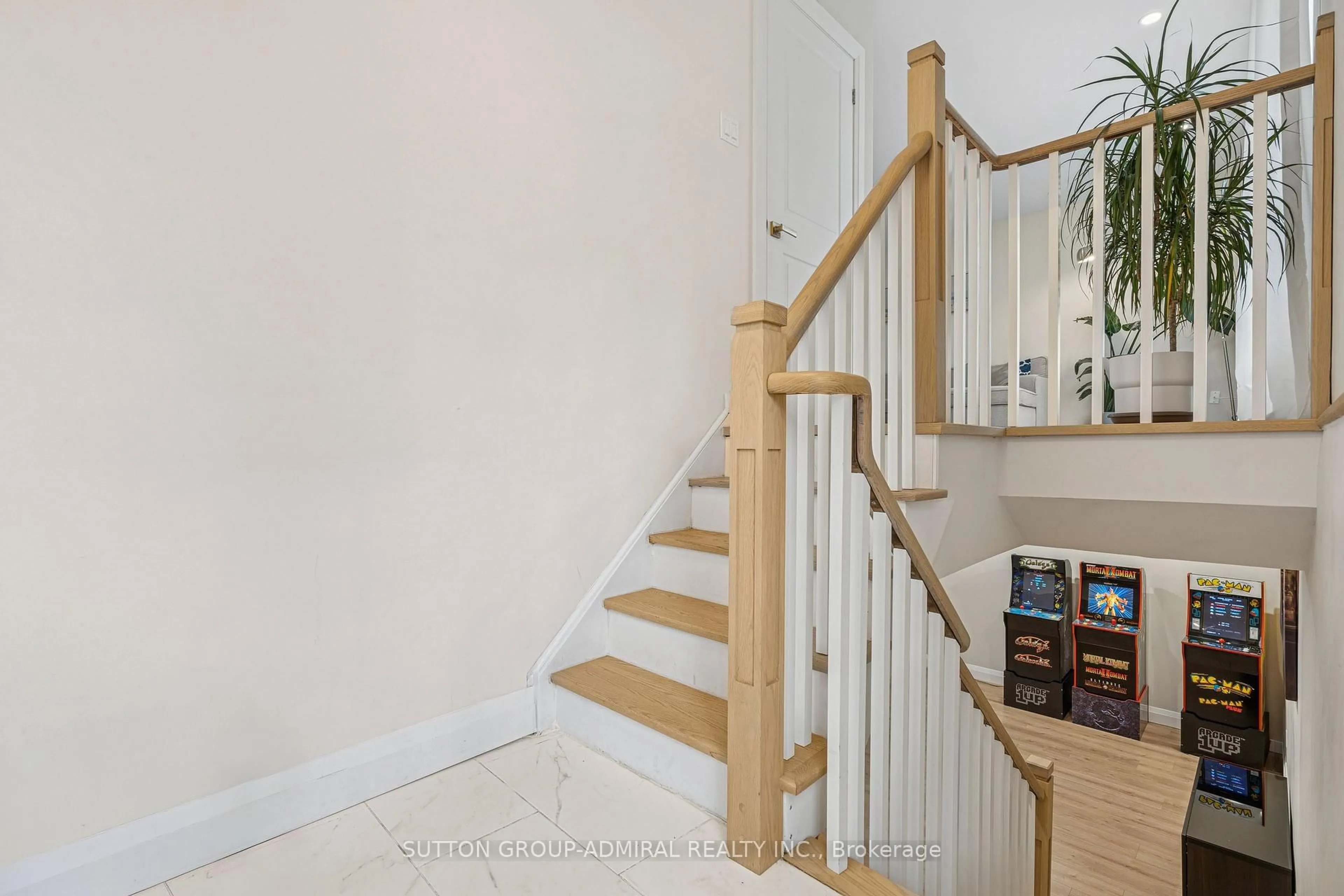 Stairs for 2059 Northern Ave, Innisfil Ontario L9S 1Z4