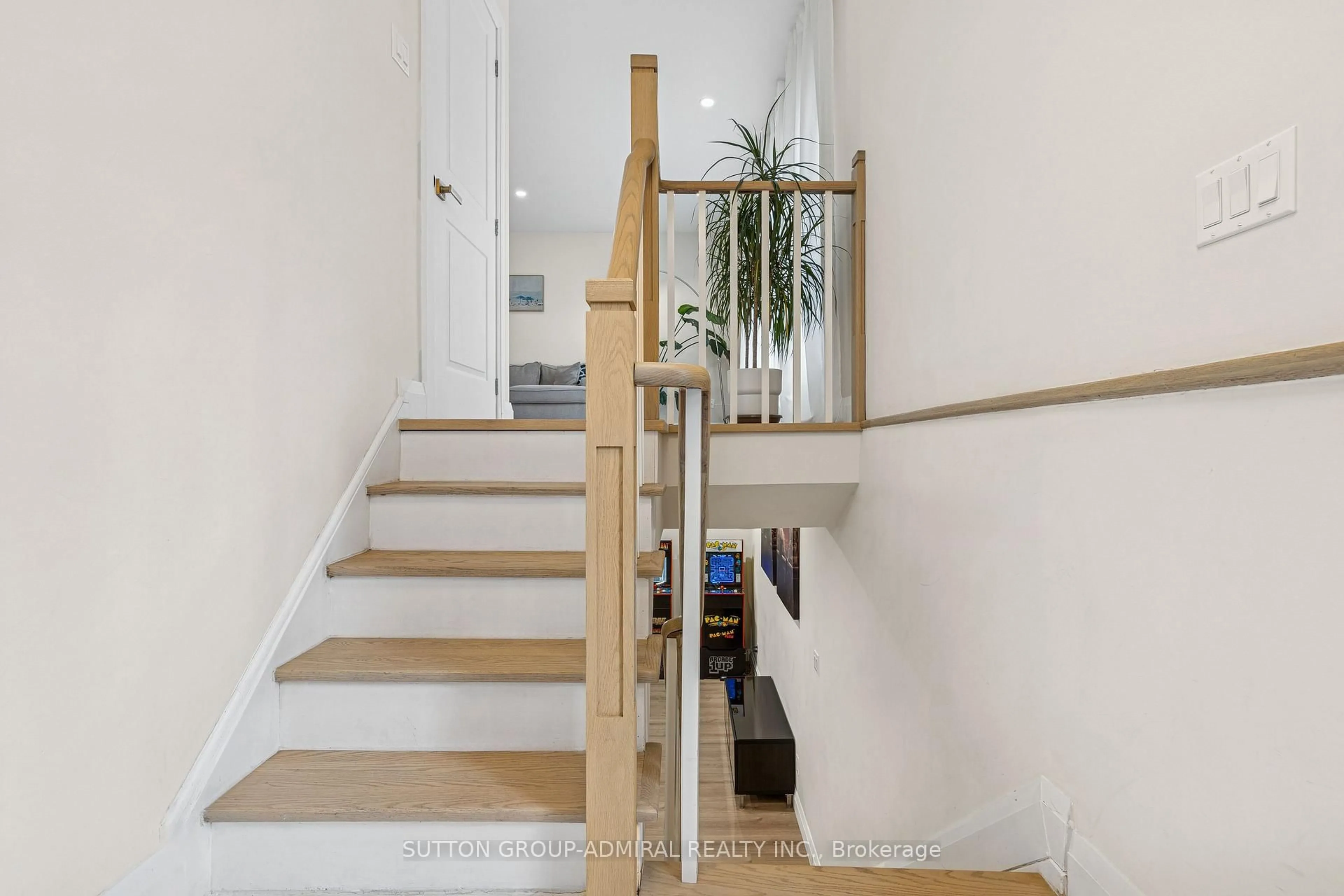 Stairs for 2059 Northern Ave, Innisfil Ontario L9S 1Z4