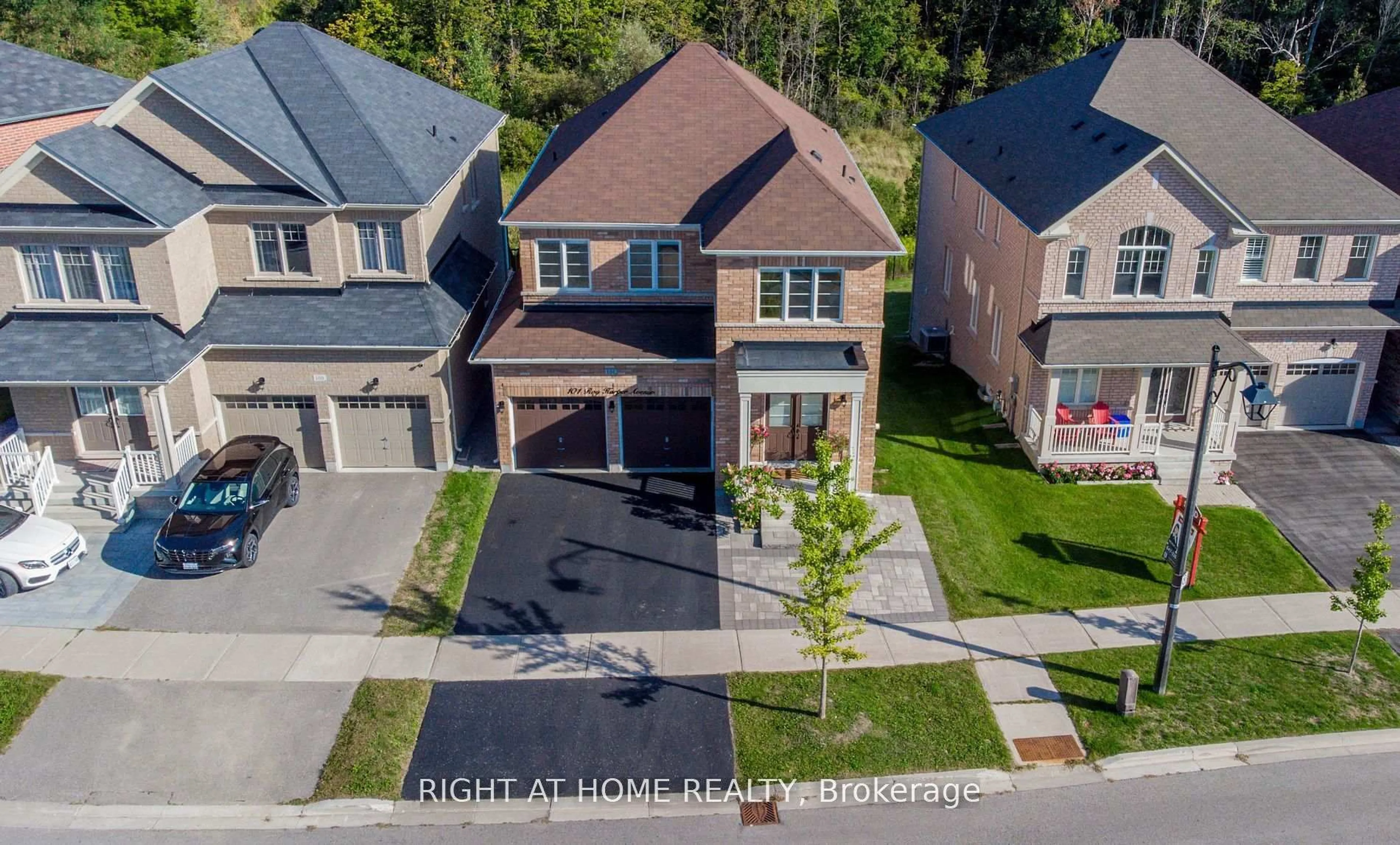 A pic from outside/outdoor area/front of a property/back of a property/a pic from drone, street for 101 Roy Harper Ave, Aurora Ontario L4G 0V5