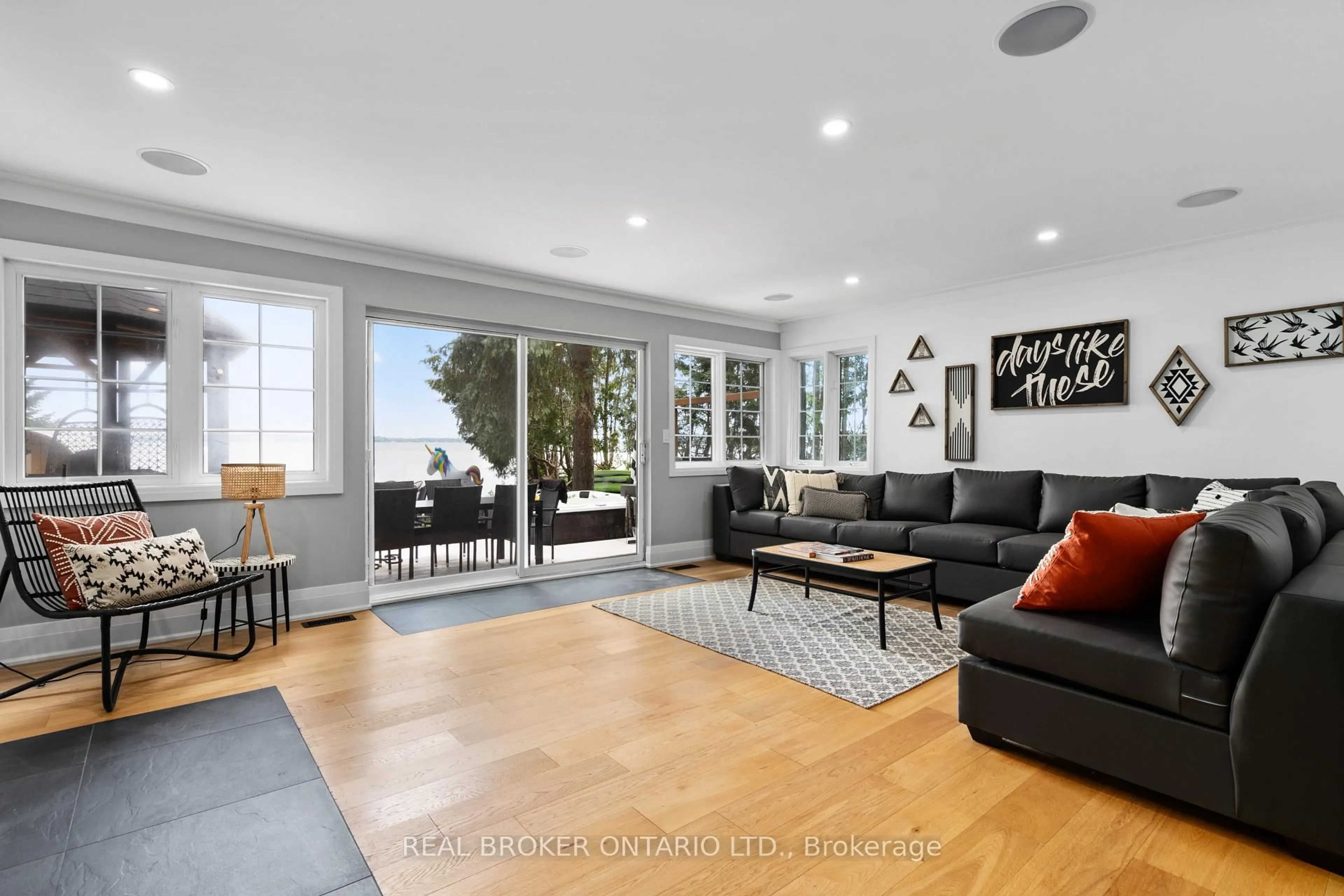 Living room with furniture, unknown for 943 Barry Ave, Innisfil Ontario L0L 1W0