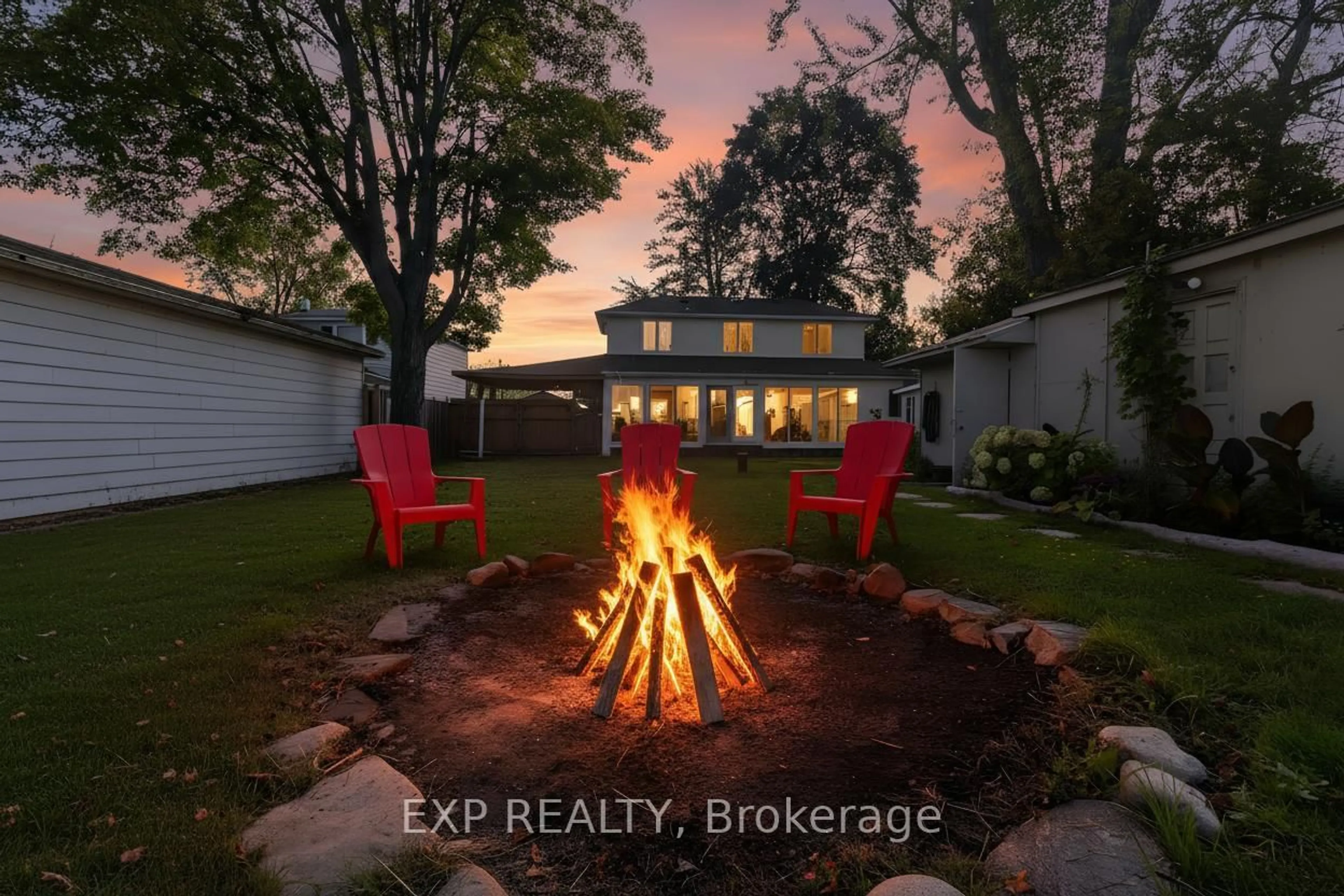 A pic from outside/outdoor area/front of a property/back of a property/a pic from drone, street for 24 Lakeshore Rd, Georgina Ontario L0E 1N0
