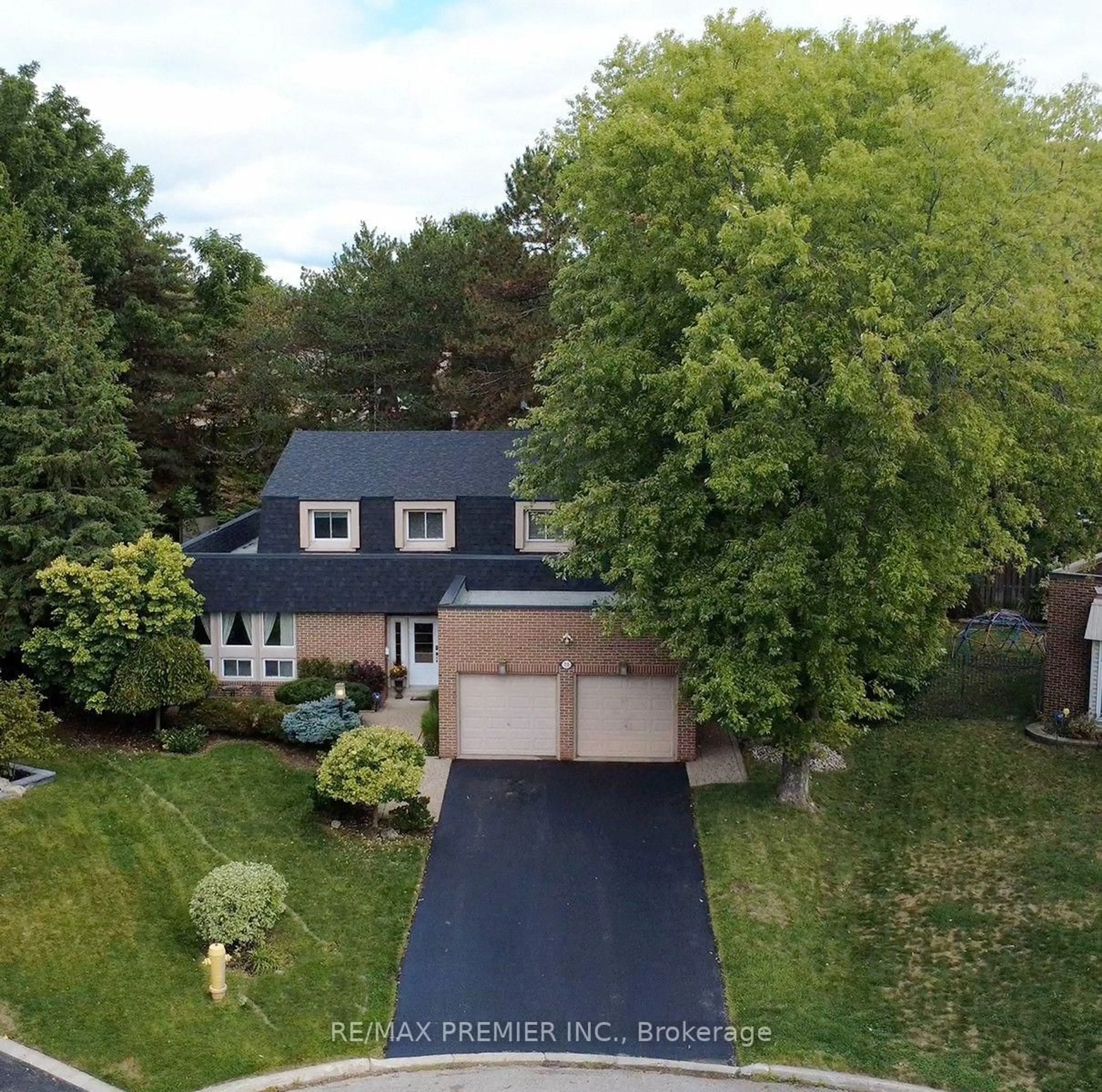 A pic from outside/outdoor area/front of a property/back of a property/a pic from drone, street for 70 Captain Rolph Crt, Markham Ontario L3P 3K9
