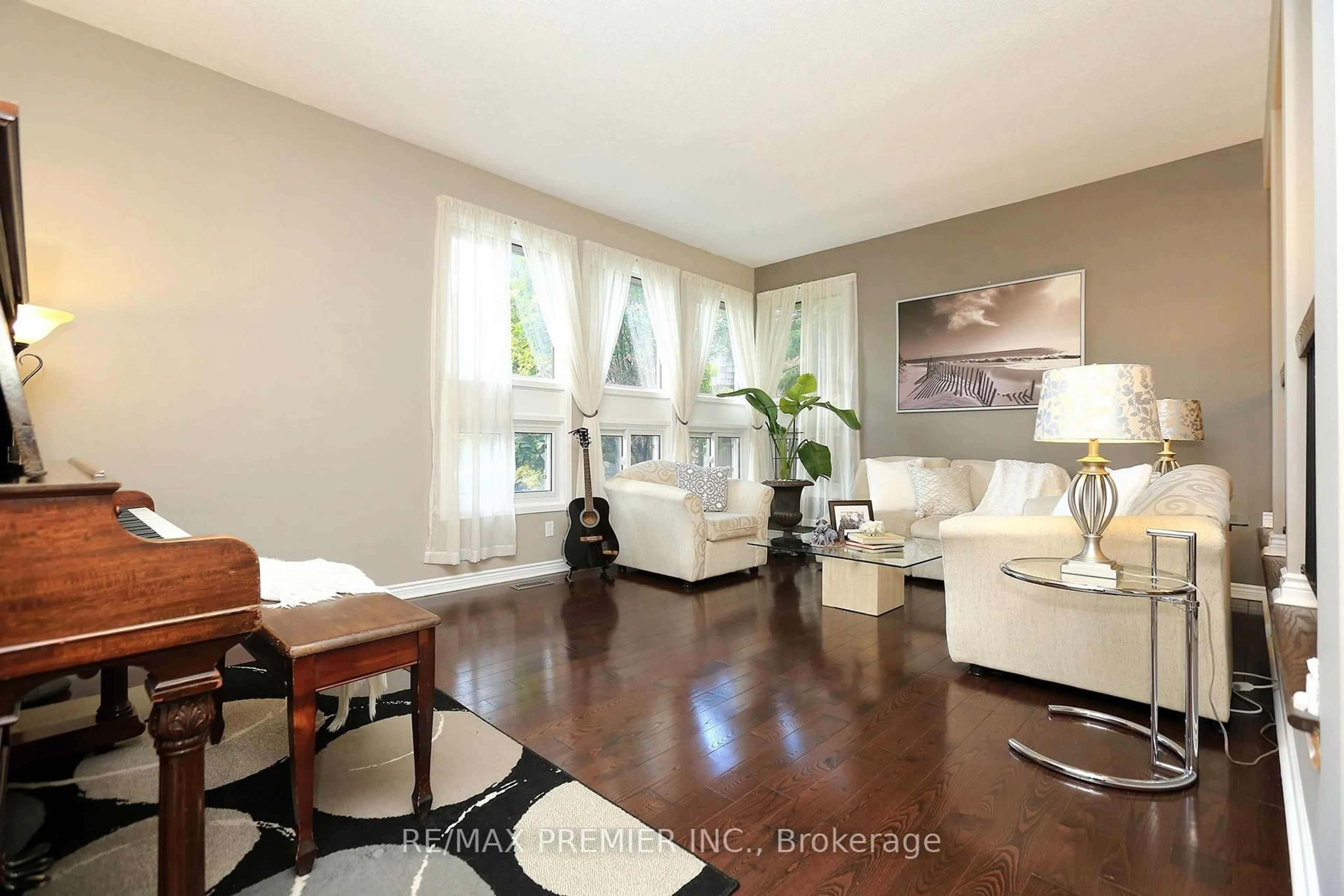 Living room with furniture, unknown for 70 Captain Rolph Crt, Markham Ontario L3P 3K9