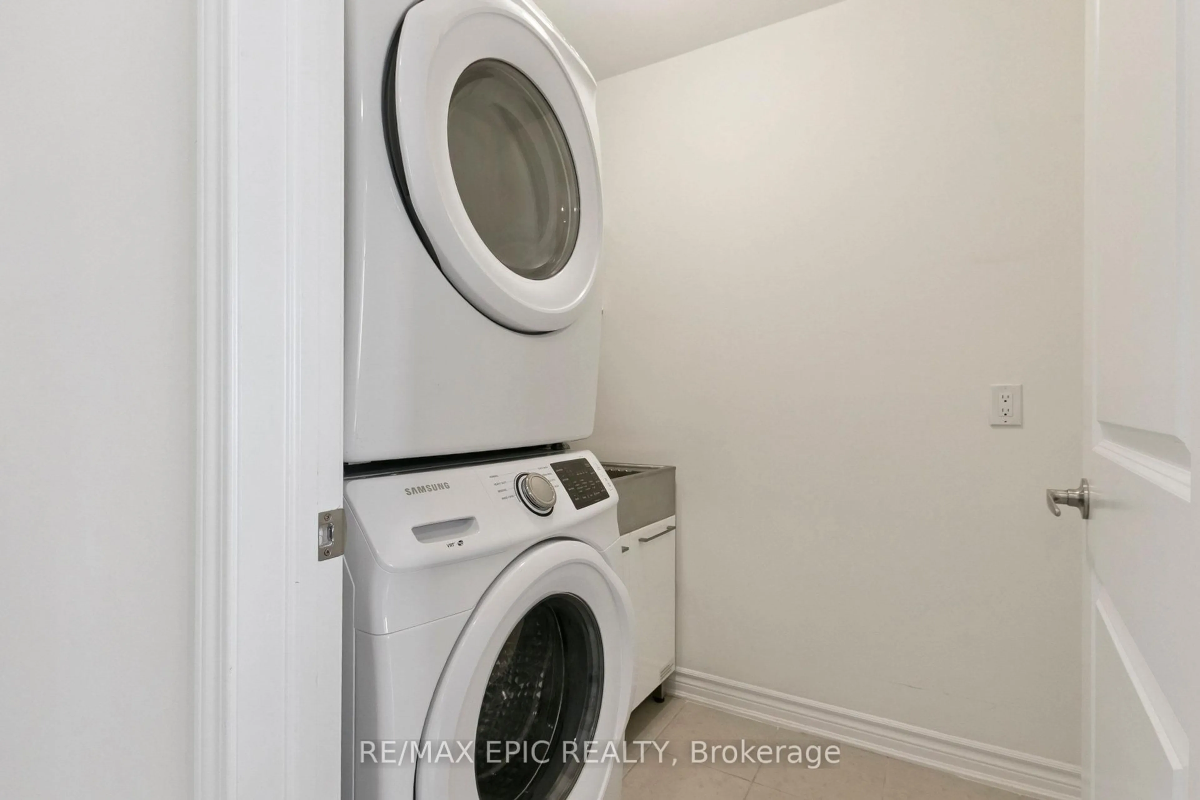 Laundry room for 243 Rustle Woods Ave, Markham Ontario L6B 1M7