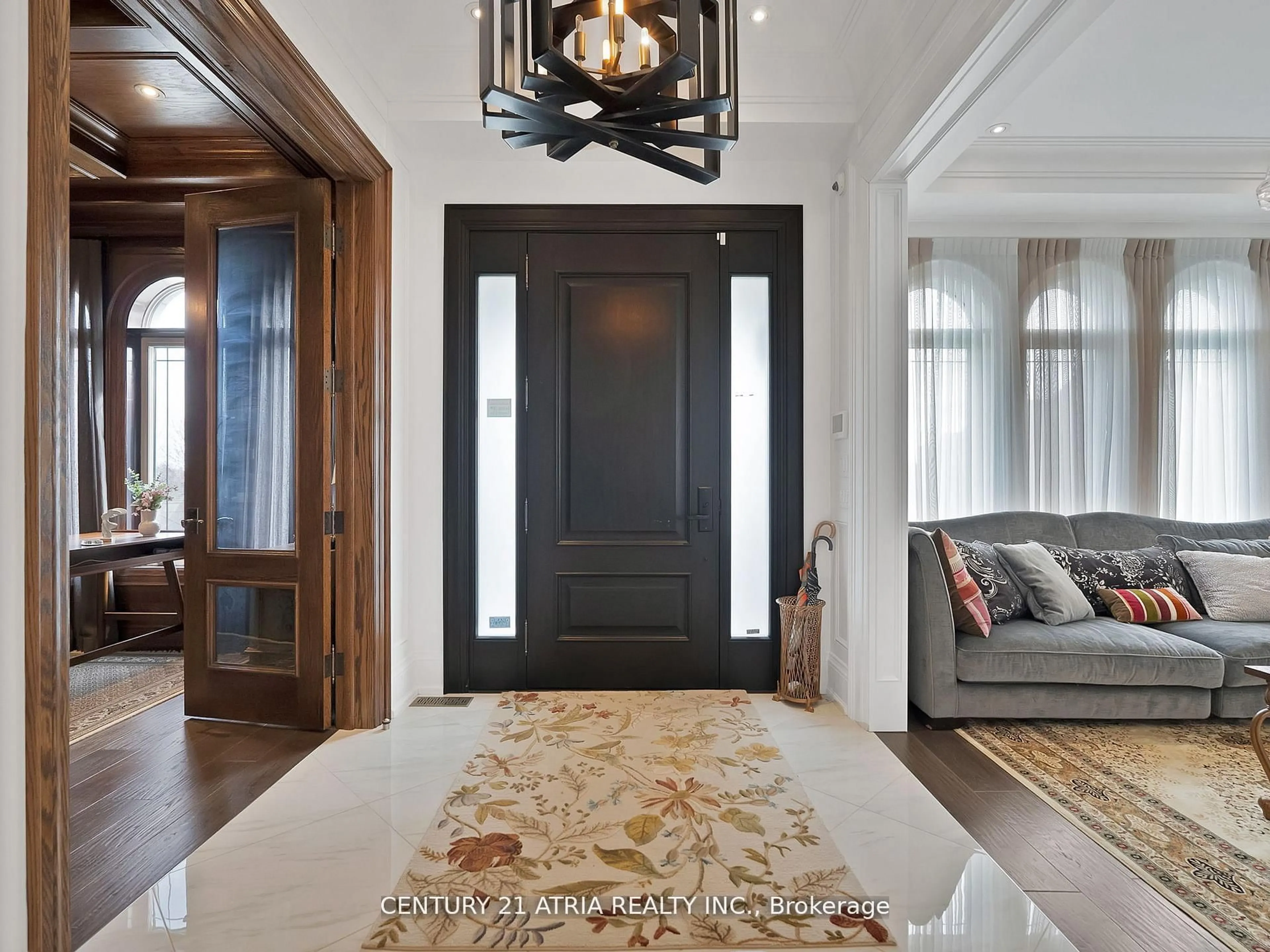 Indoor entryway for 67 Langdon Dr, King Ontario L7B 0M1