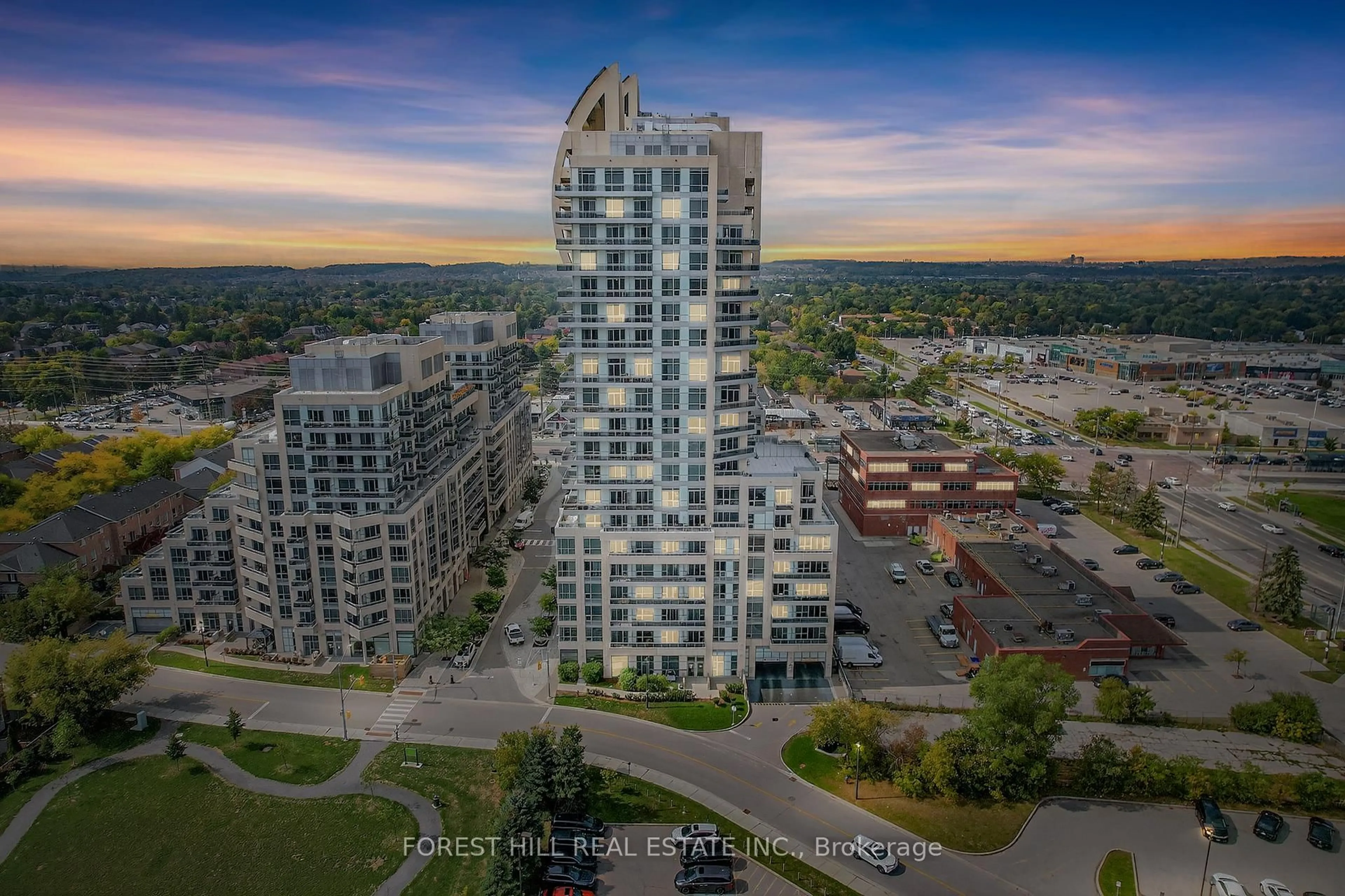 A pic from outside/outdoor area/front of a property/back of a property/a pic from drone, city buildings view from balcony for 9205 Yonge St #1603, Richmond Hill Ontario L4C 1V5