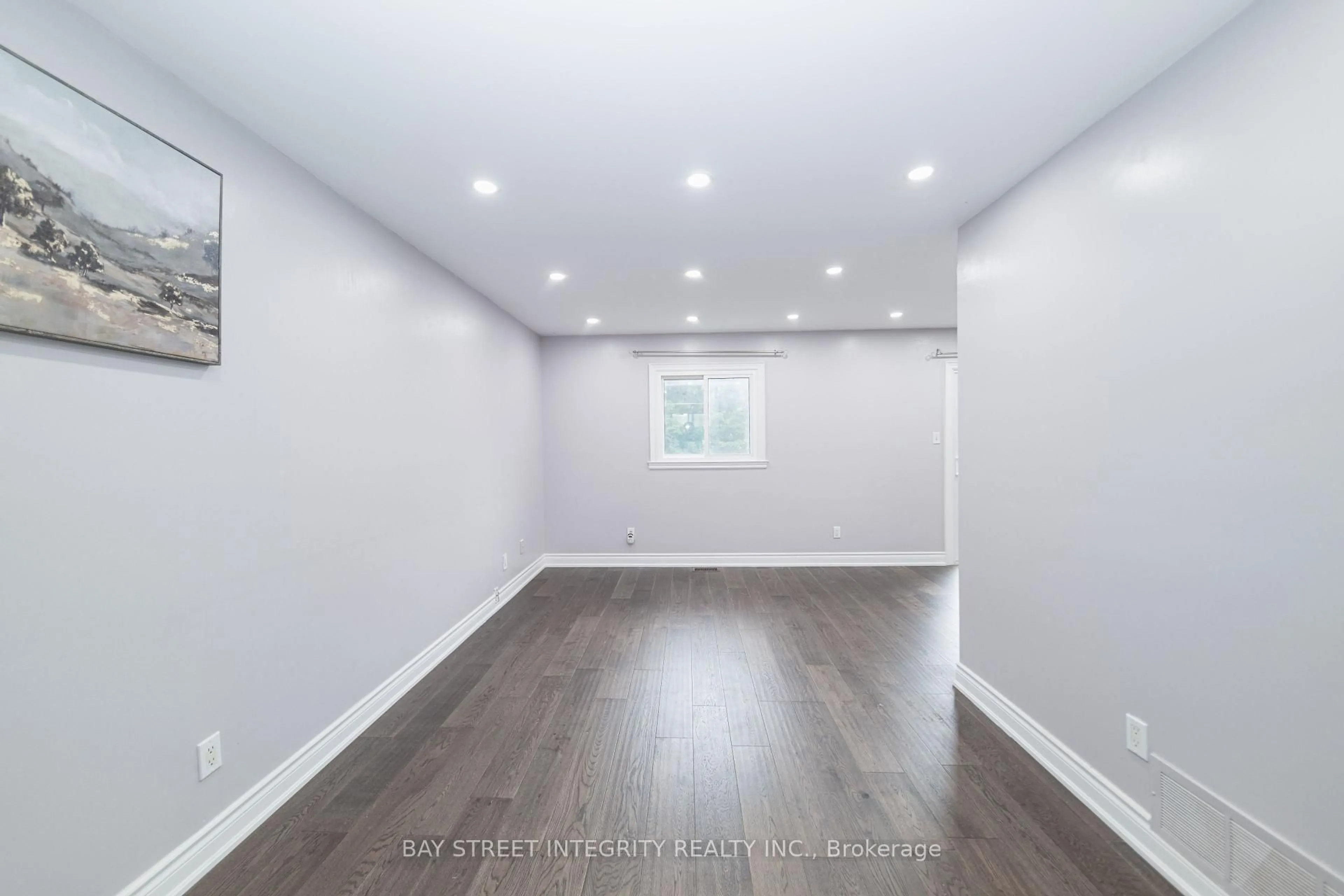 A pic of a room for 1 Hodgins Ave, Georgina Ontario L4P 3M9