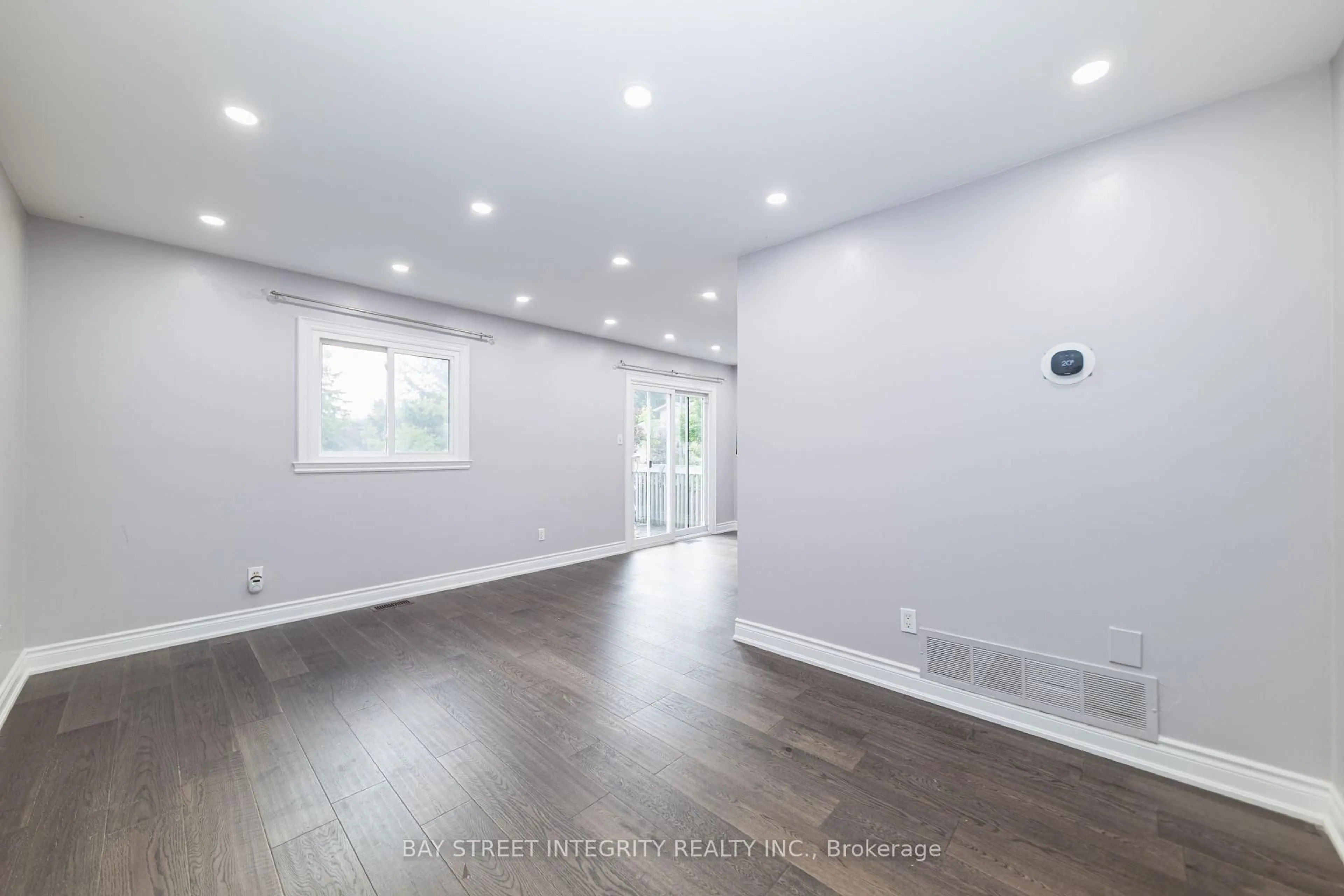 A pic of a room for 1 Hodgins Ave, Georgina Ontario L4P 3M9