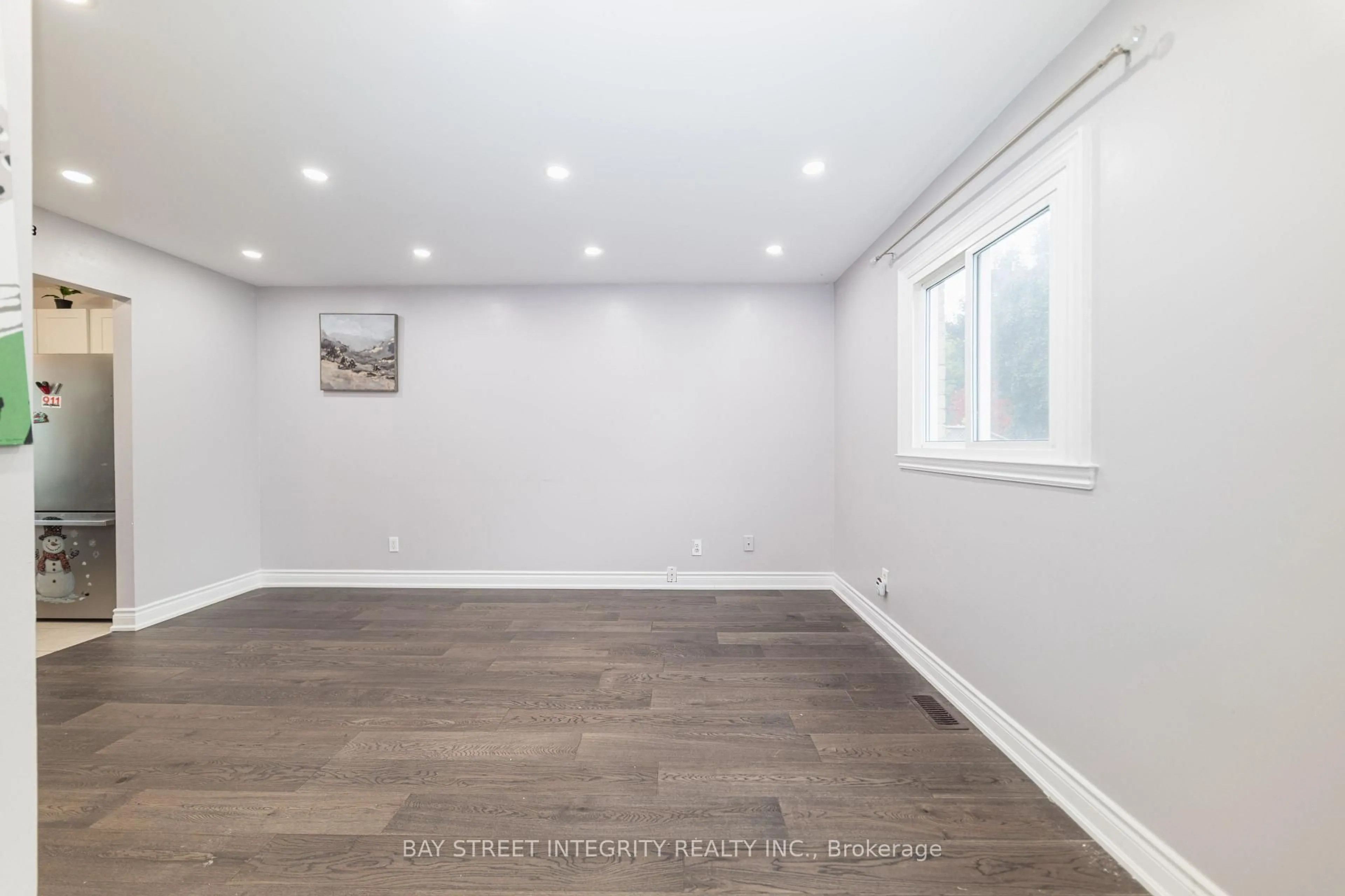 A pic of a room for 1 Hodgins Ave, Georgina Ontario L4P 3M9