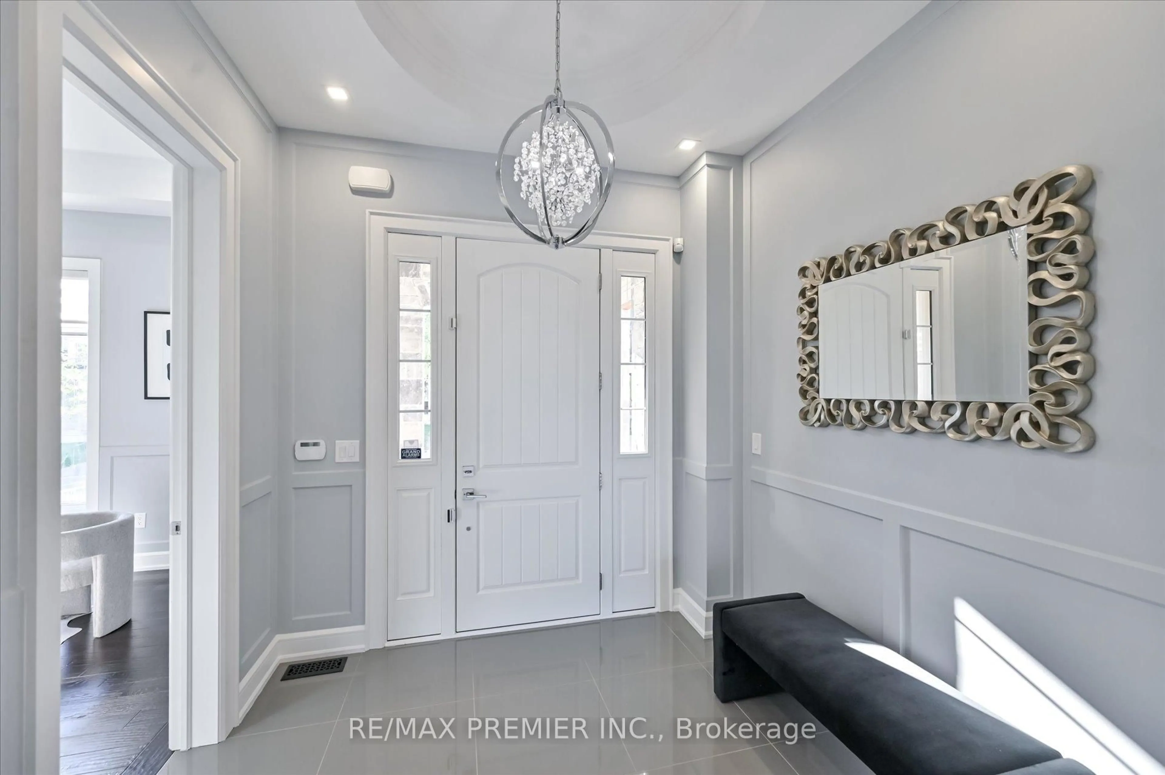Indoor entryway for 346 Farrell Rd, Vaughan Ontario L6A 4W9