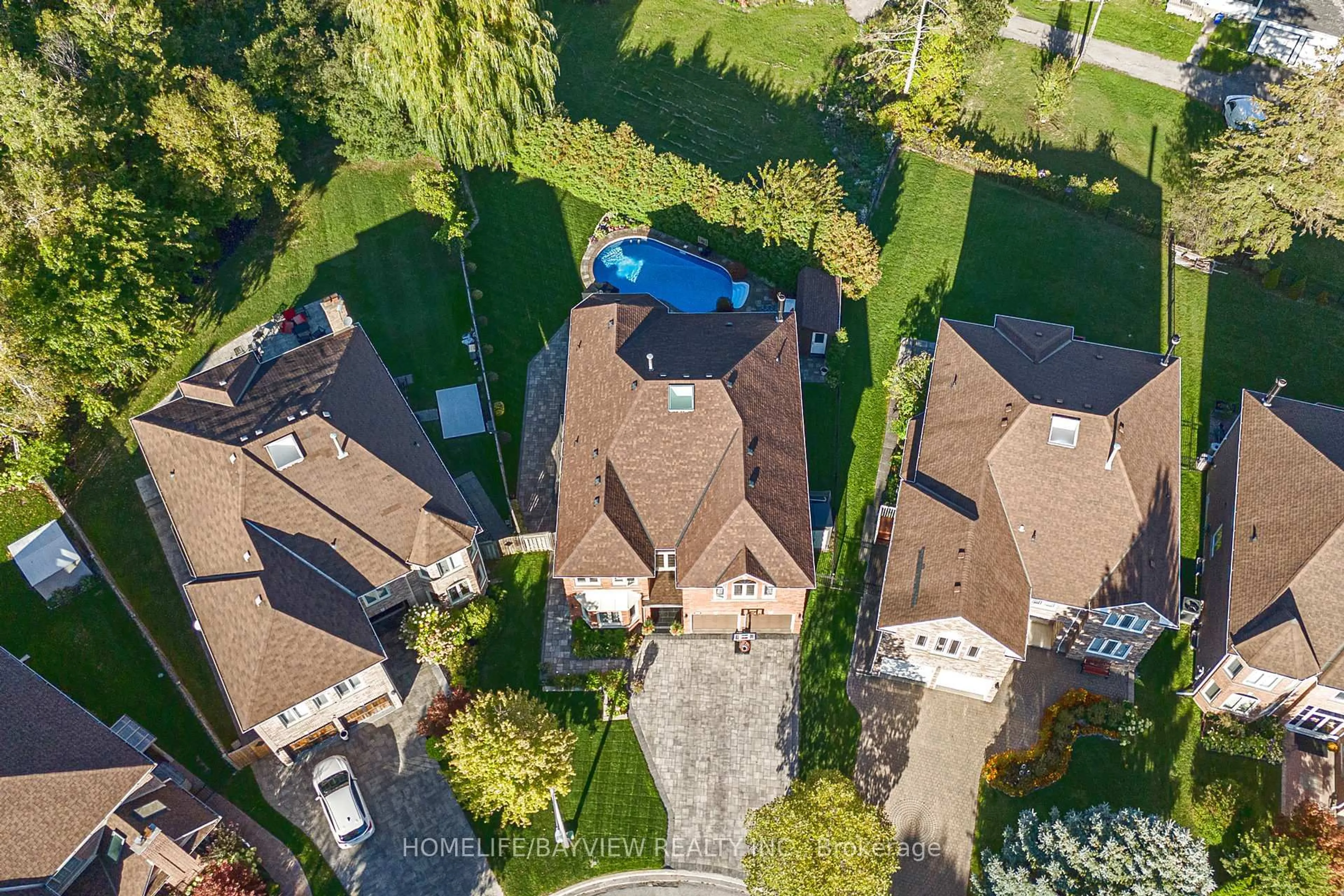 A pic from outside/outdoor area/front of a property/back of a property/a pic from drone, street for 11 Cantex Crt, Richmond Hill Ontario L4S 1B1