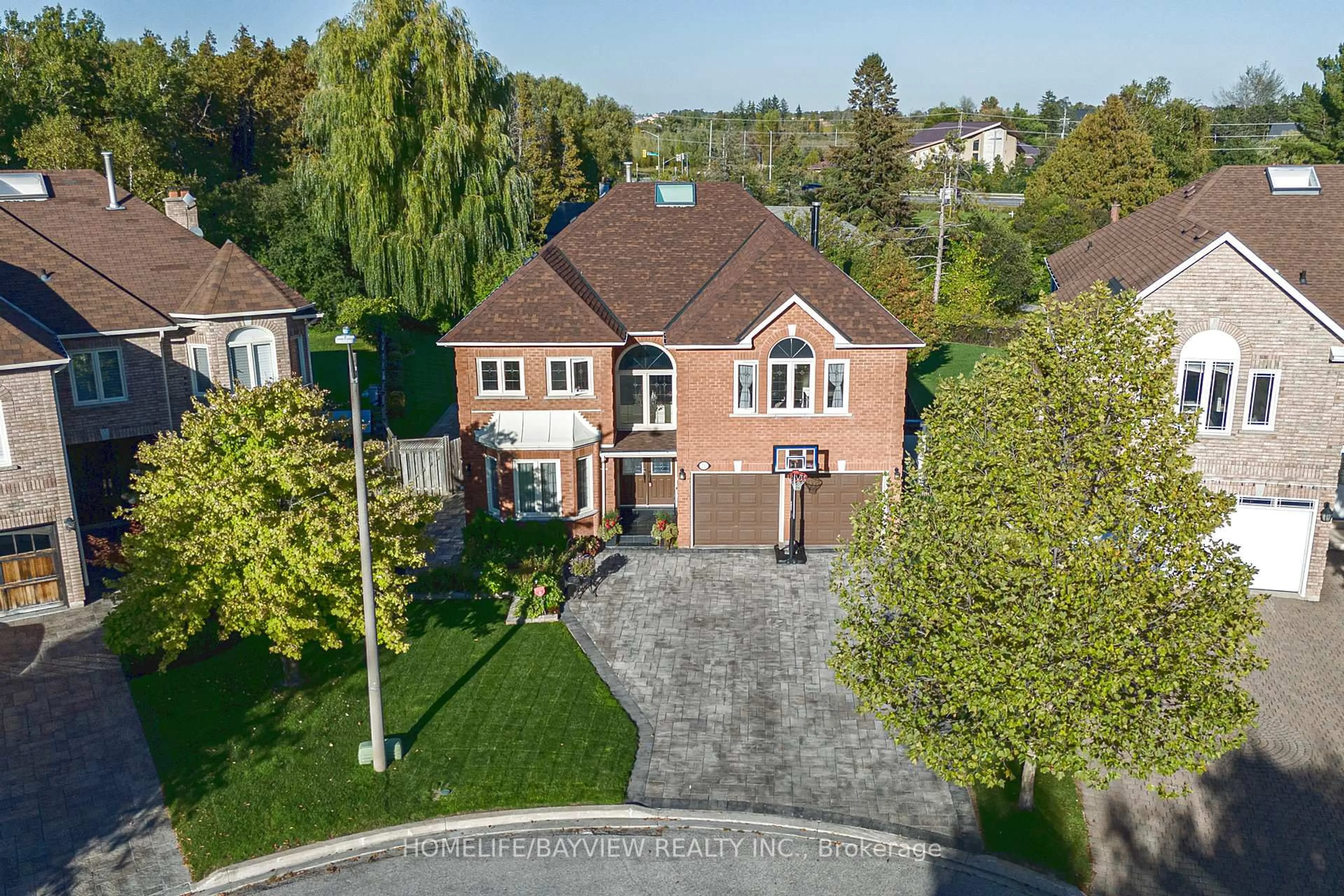A pic from outside/outdoor area/front of a property/back of a property/a pic from drone, street for 11 Cantex Crt, Richmond Hill Ontario L4S 1B1