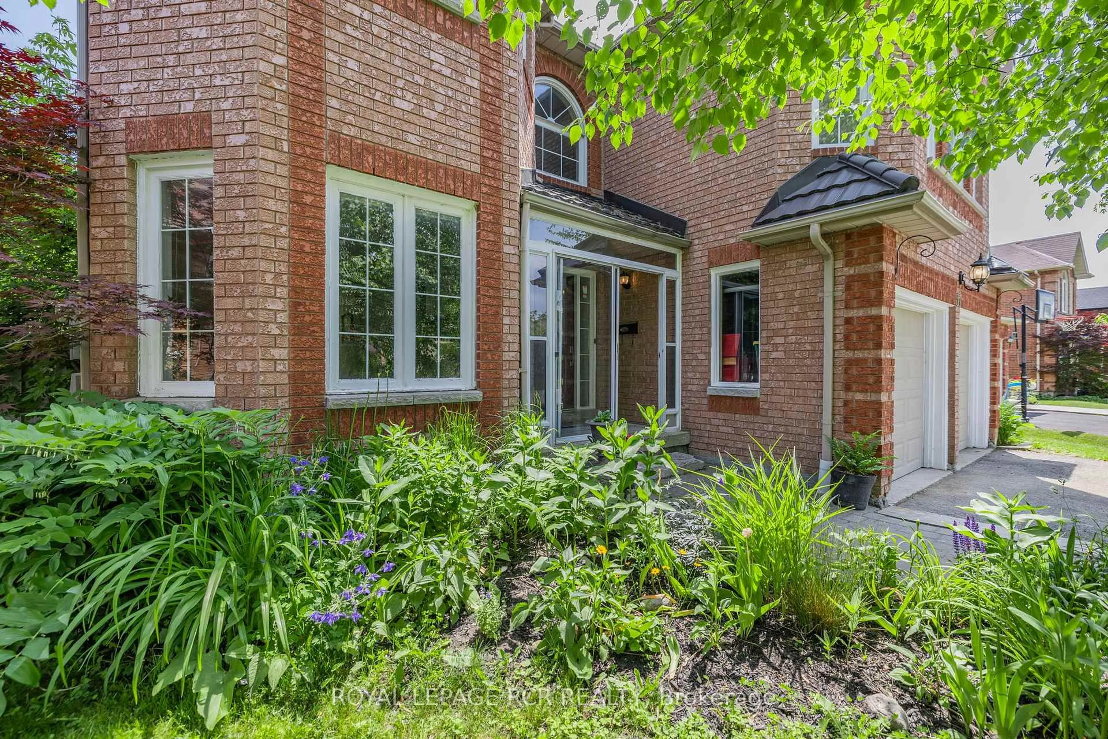 Home with brick exterior material, street for 11 Litner Cres, Georgina Ontario L4P 3V1