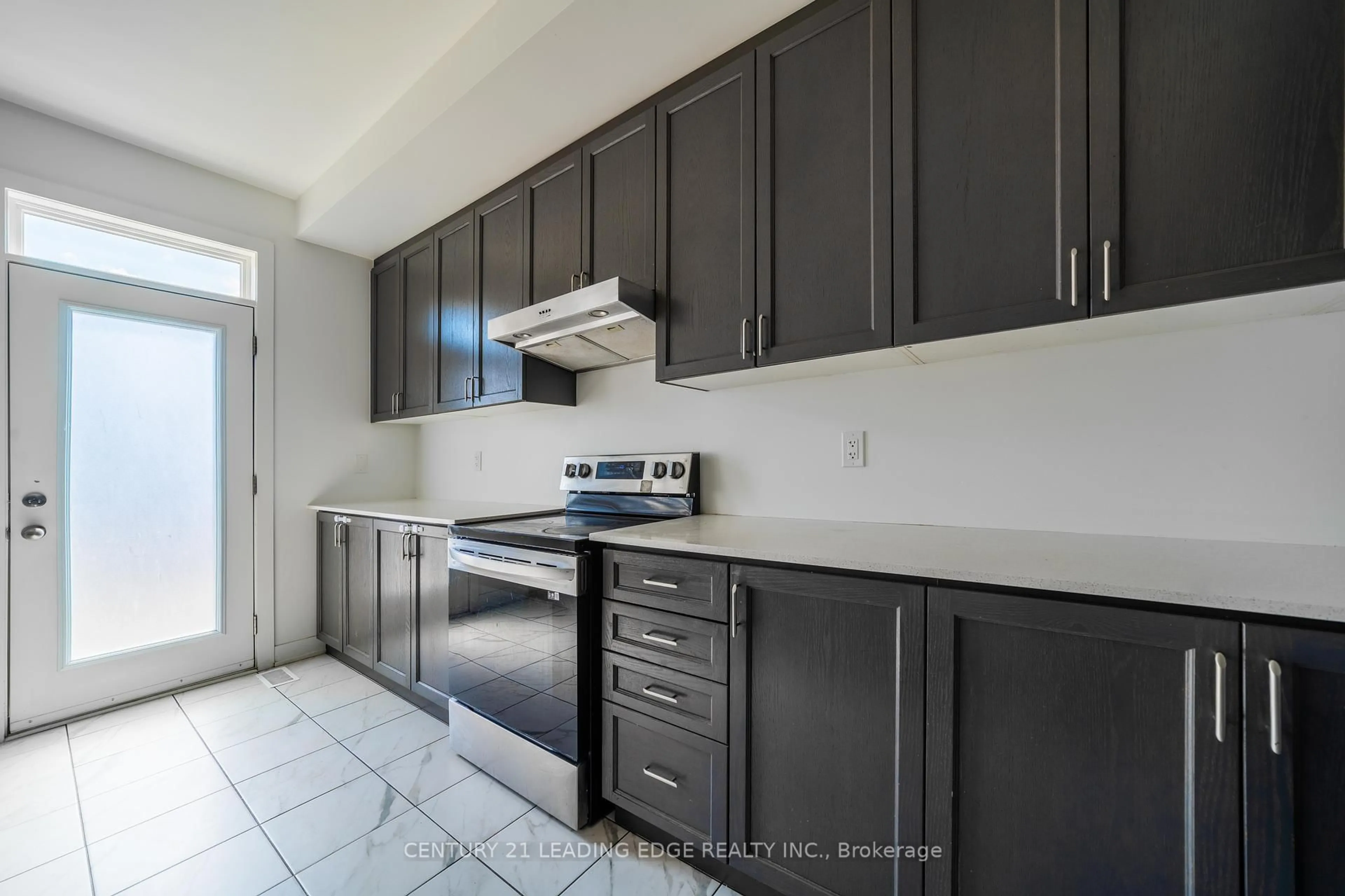 Standard kitchen, ceramic/tile floor for 77 Kentledge Ave, East Gwillimbury Ontario L9N 0V9