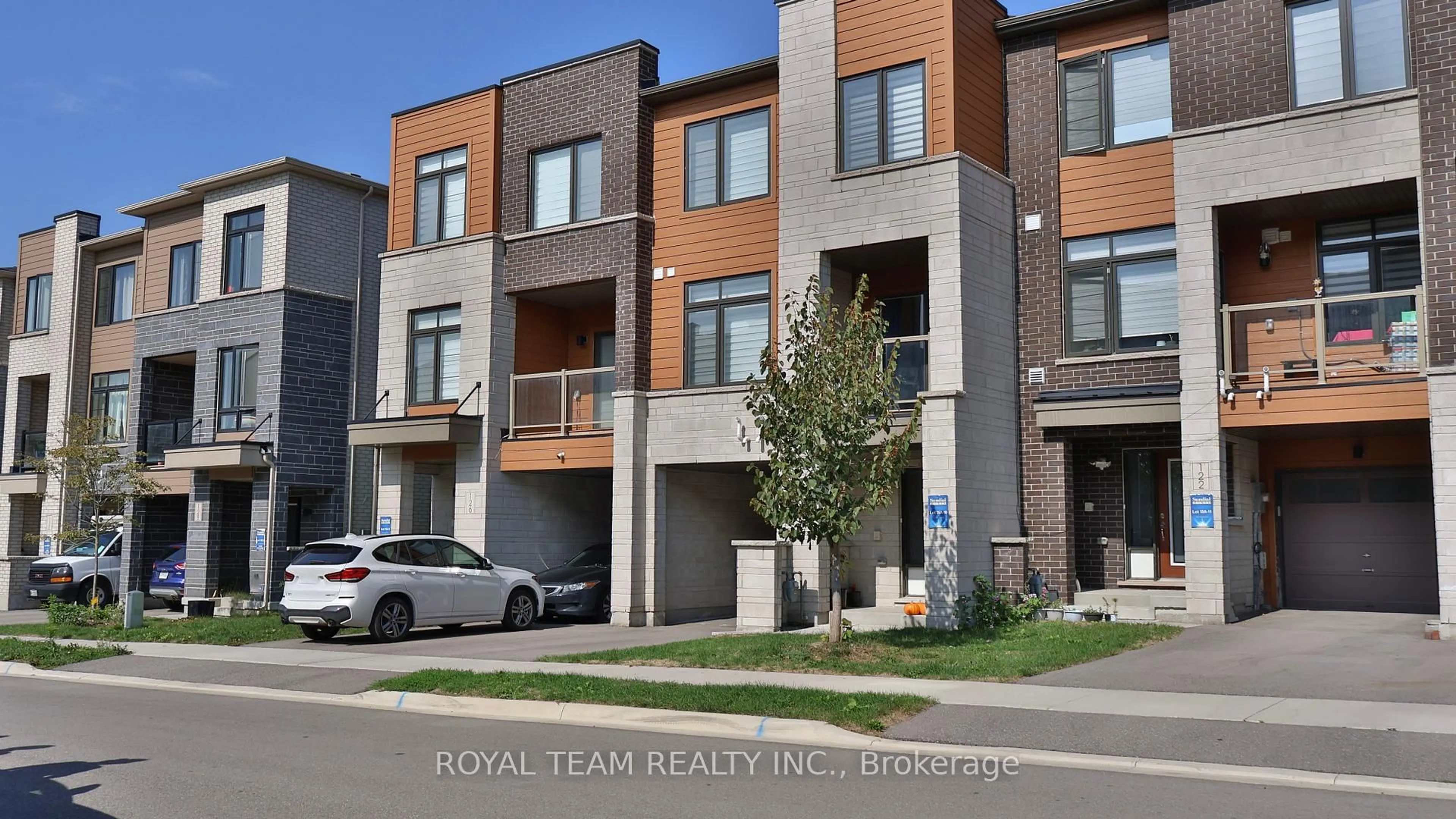 Home with brick exterior material, street for 124 Bravo Lane, Newmarket Ontario L3X 0L2