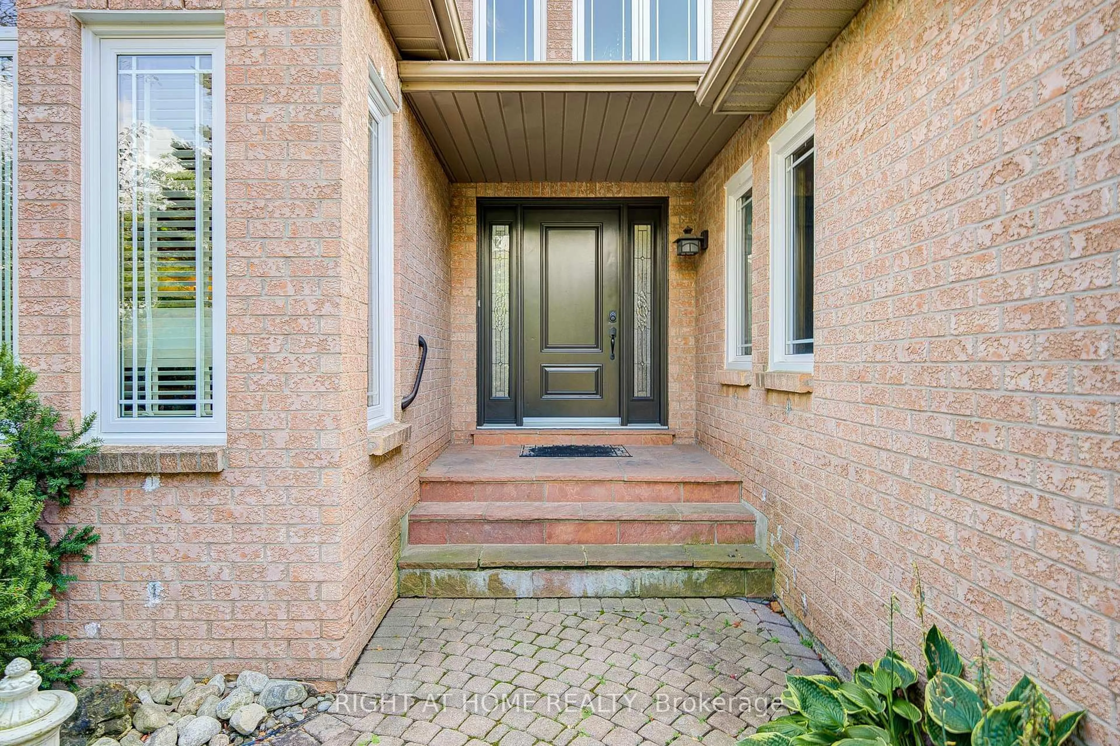 Unknown for 128 Carlyle Cres, Aurora Ontario L4G 6P7