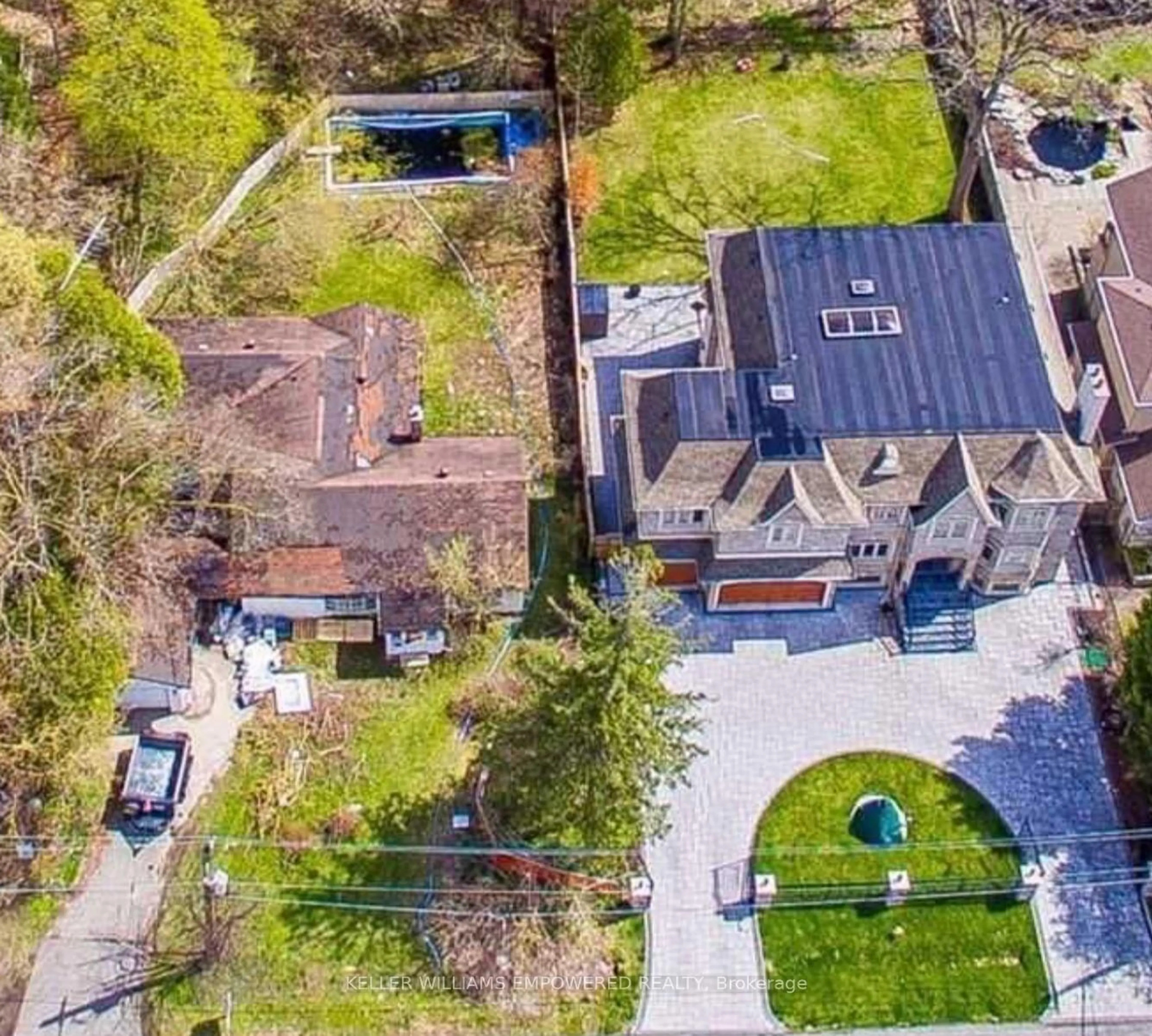 A pic from outside/outdoor area/front of a property/back of a property/a pic from drone, street for 51 Sprucewood Dr, Markham Ontario L3T 2P8