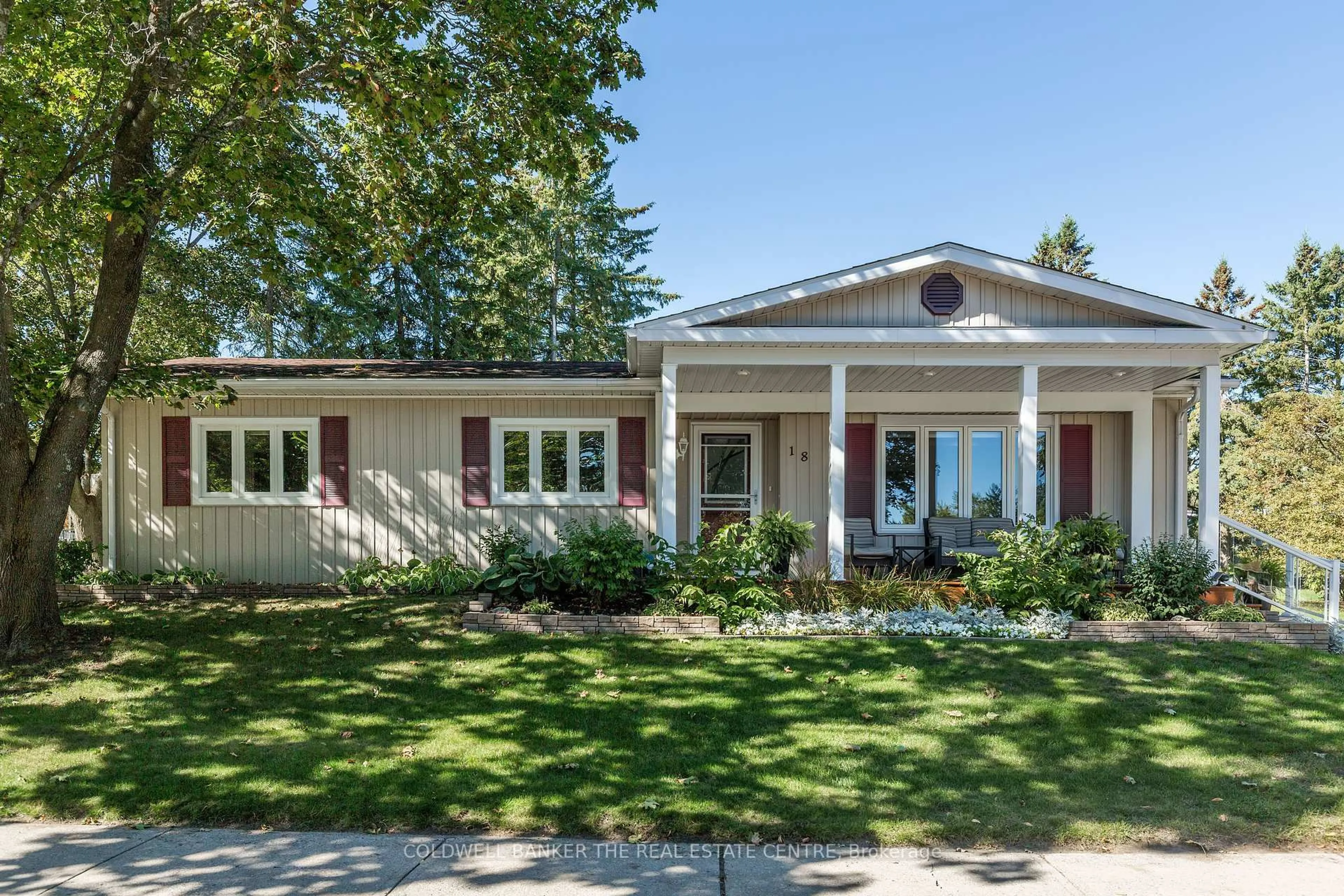 Home with vinyl exterior material, street for 18 Broadway Ave, Innisfil Ontario L9S 1M7