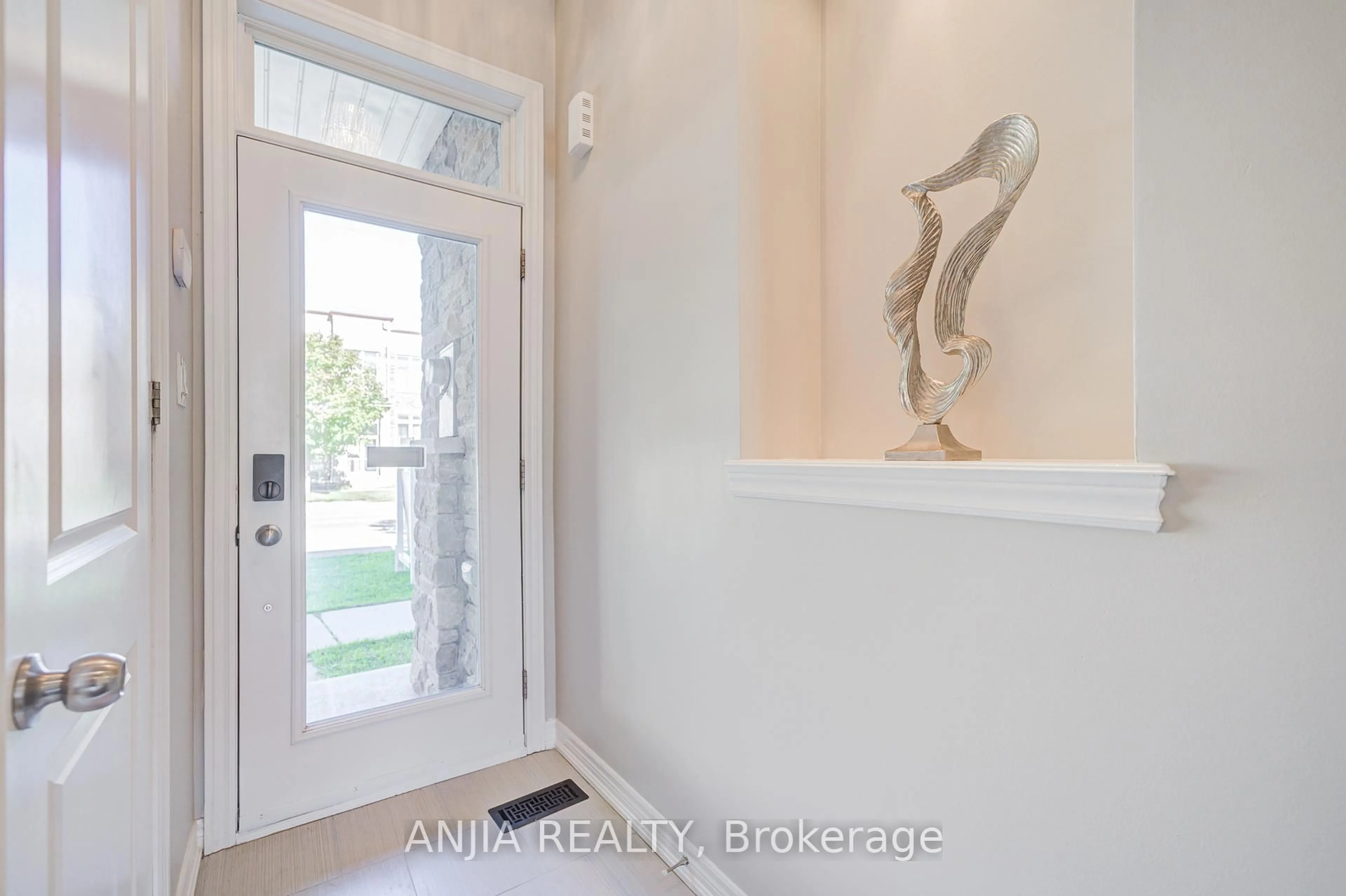Indoor entryway for 229 South Unionville Ave, Markham Ontario L3R 5S6