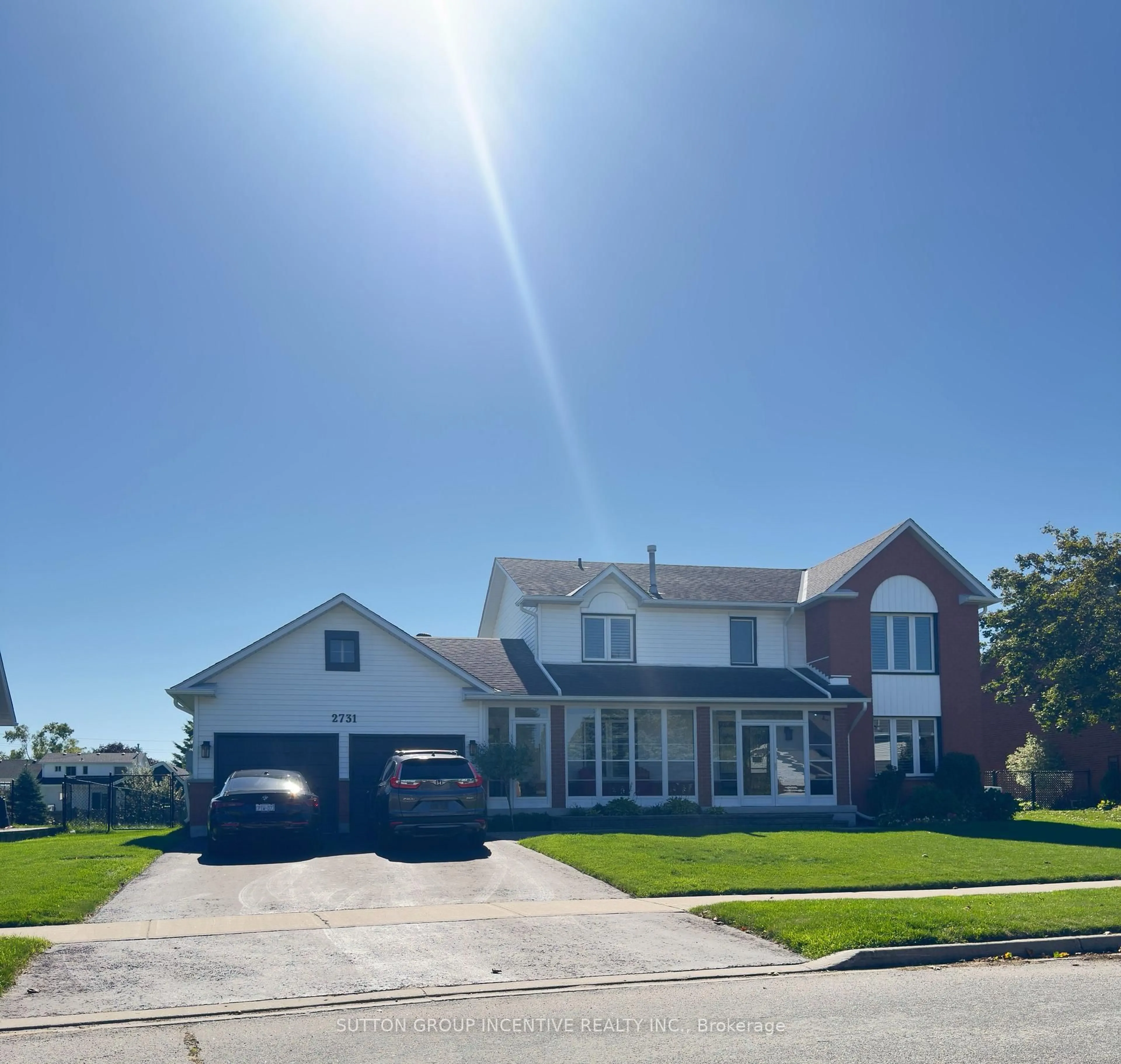 Home with vinyl exterior material, street for 2731 Shering Cres, Innisfil Ontario L9S 1G9